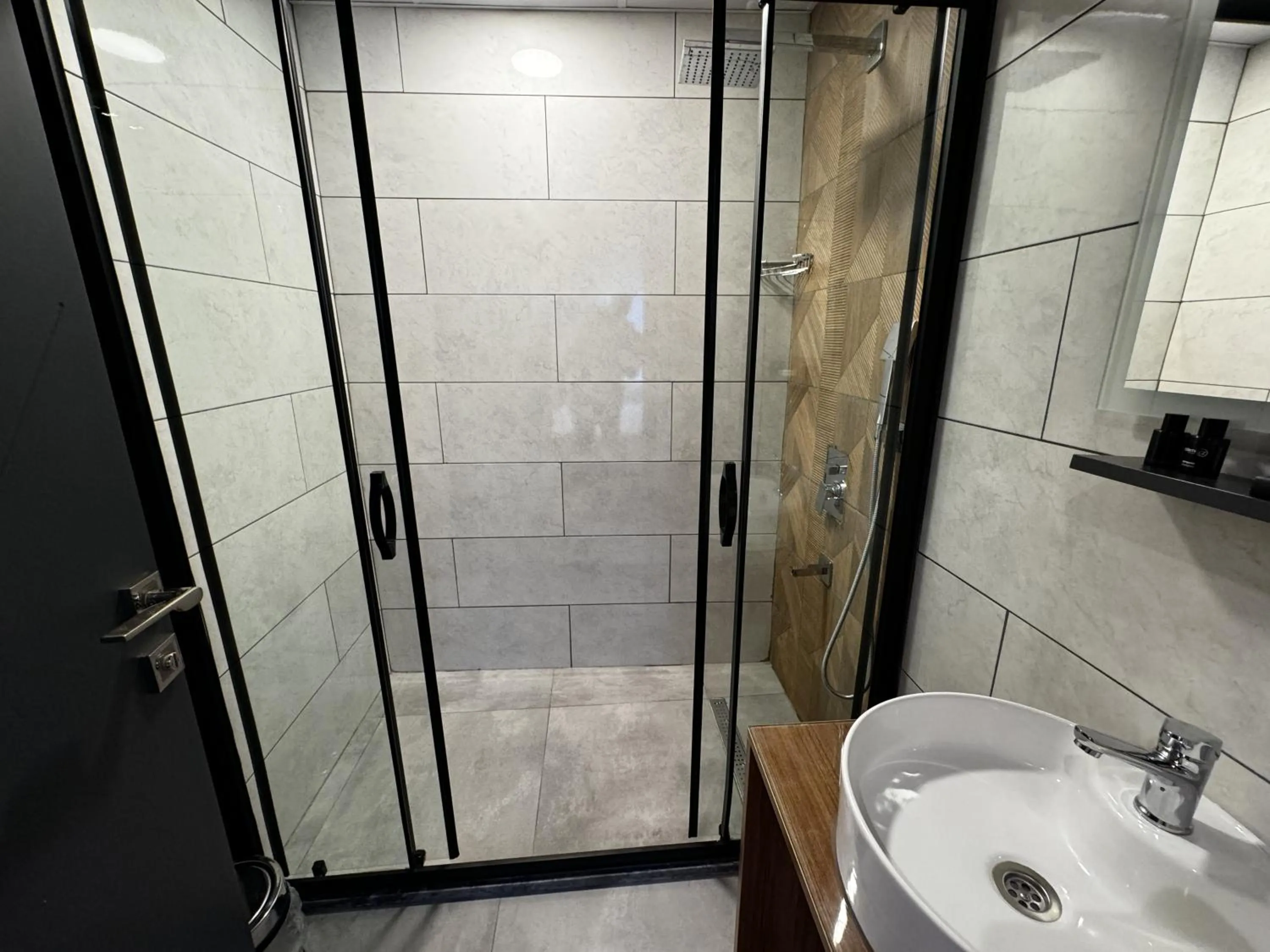 Shower in Bademi Room