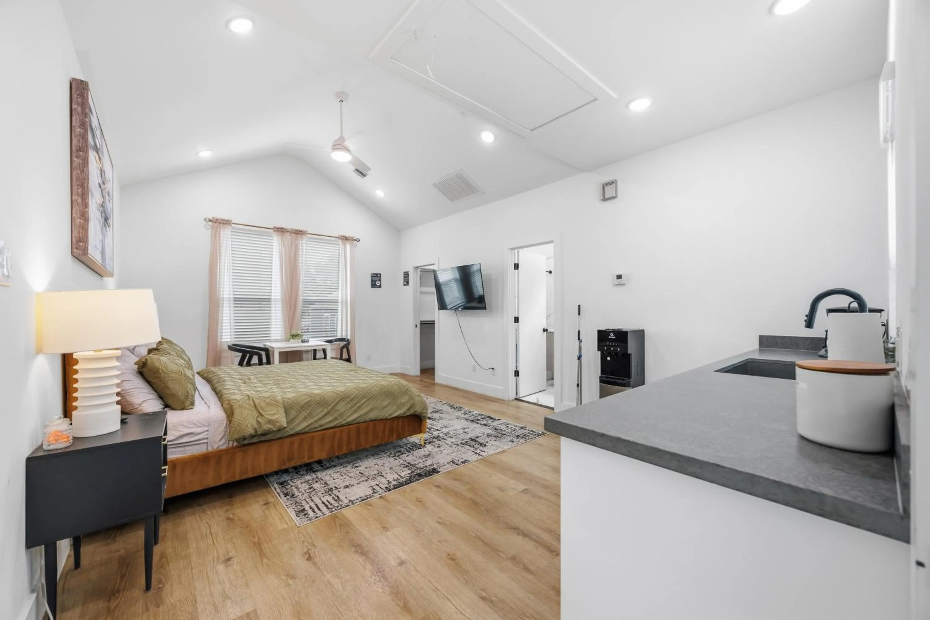 Bed in The Right Studio @ East Downtown