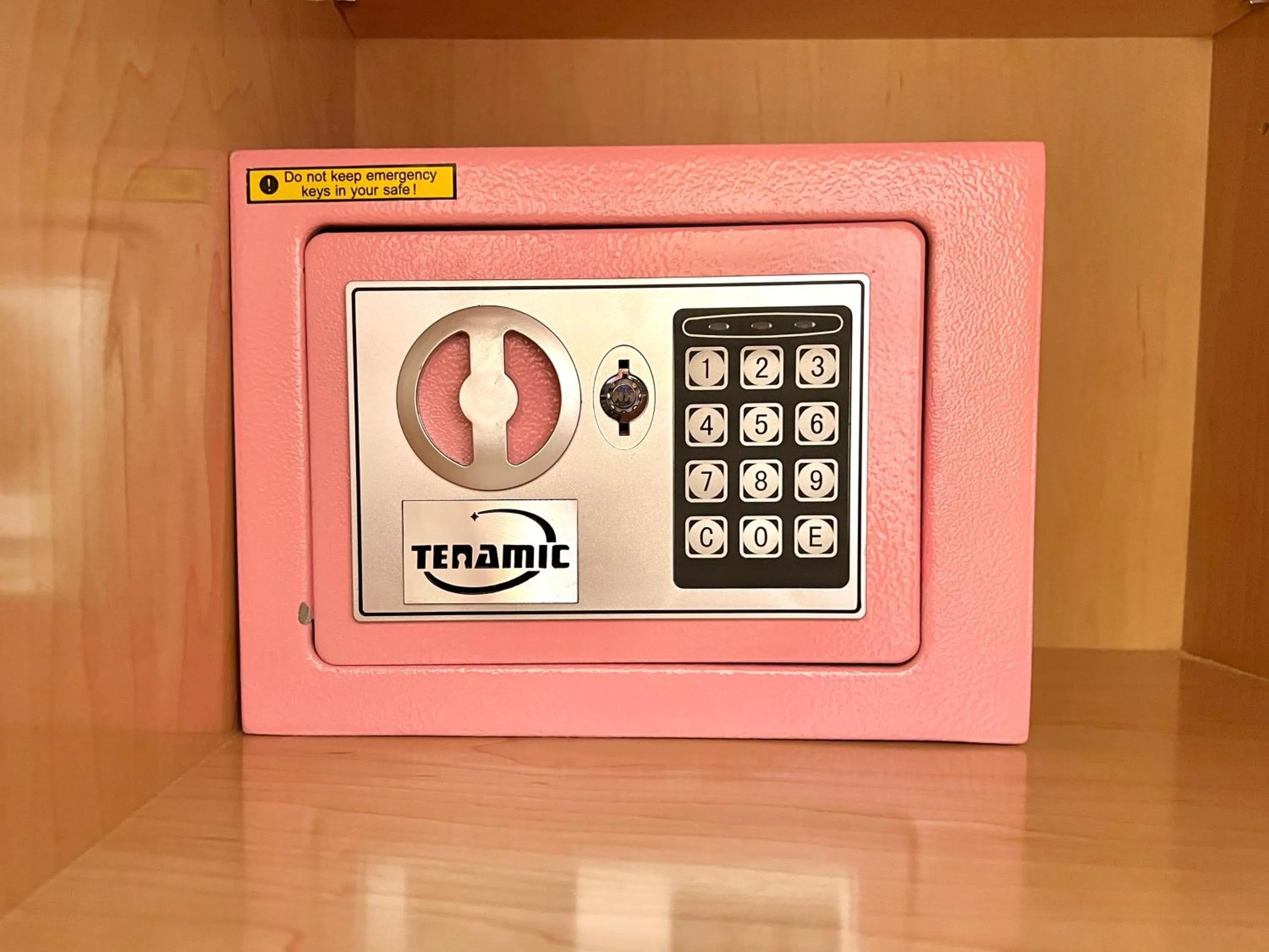 safe in Renovated studio in the heart of Palm Beach - free parking, security box