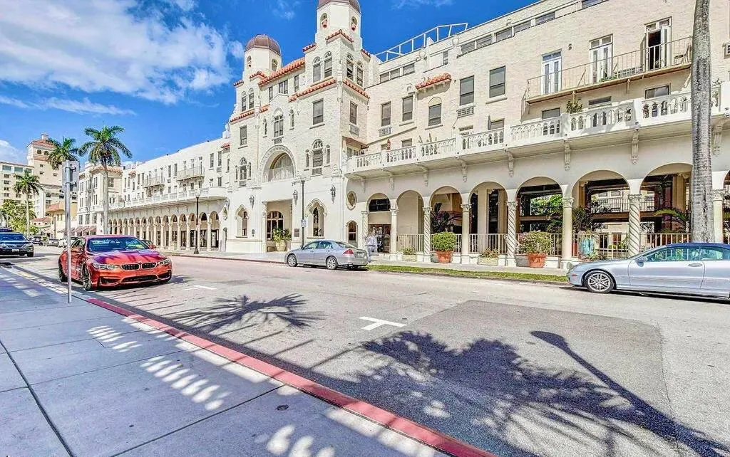 Property building in Renovated studio in the heart of Palm Beach - free parking, security box