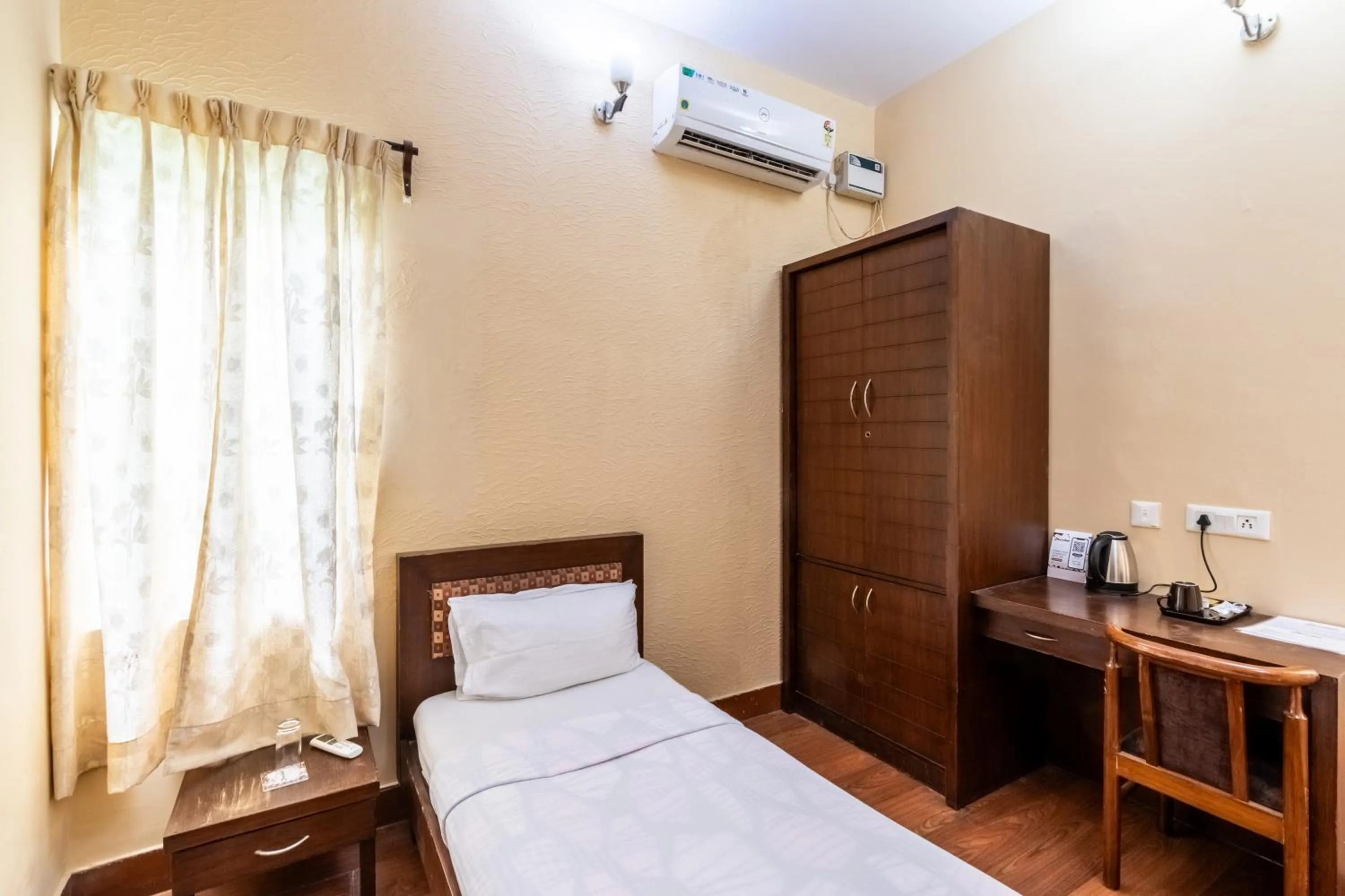 Bedroom, Bed in Chocolat house