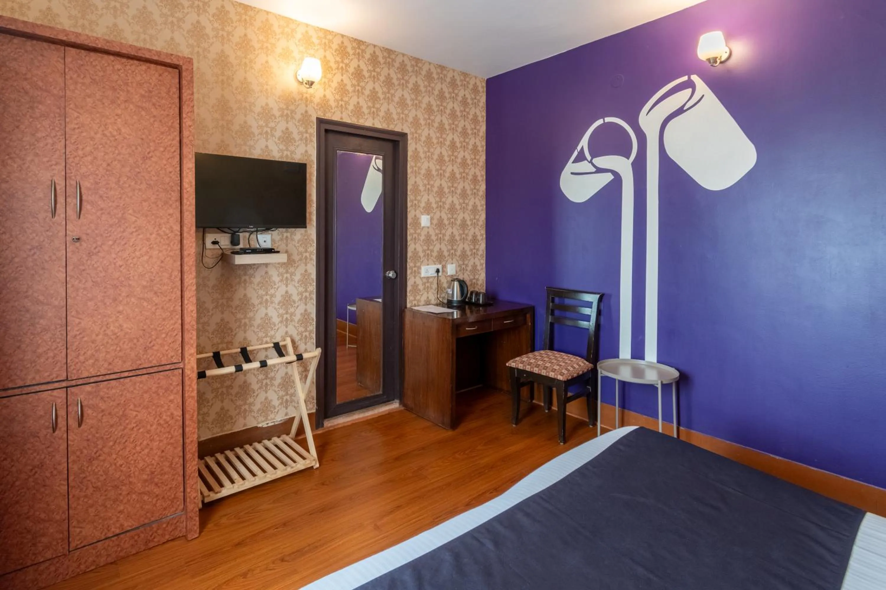 Shower, Bed in Chocolat house