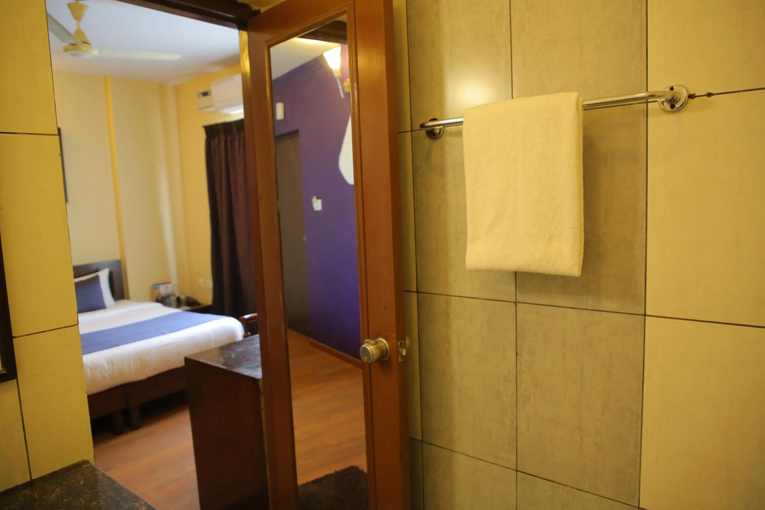 Bathroom, Bed in Chocolat house