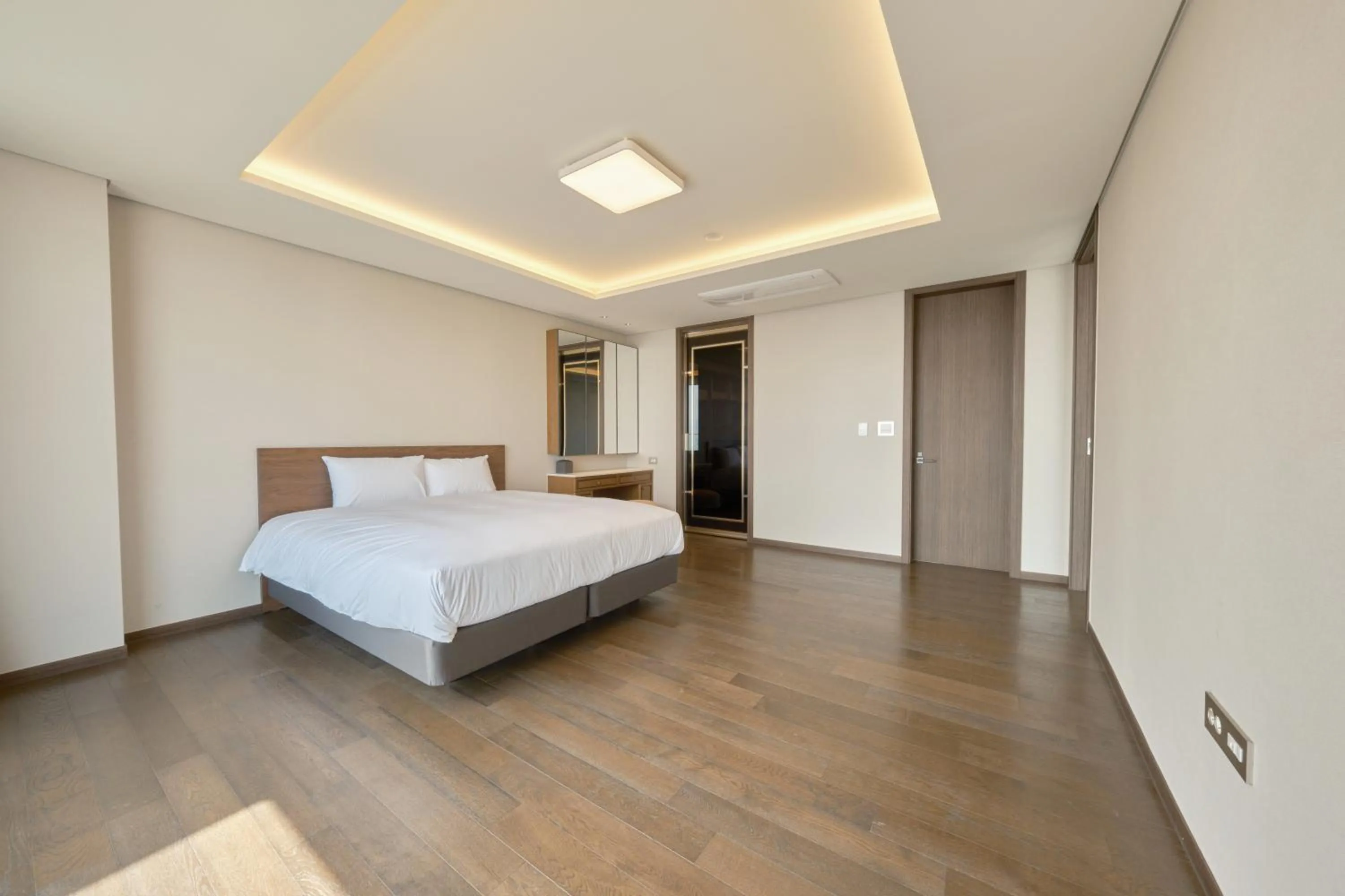 Bedroom, Bed in UH FLAT Signature DAEGU