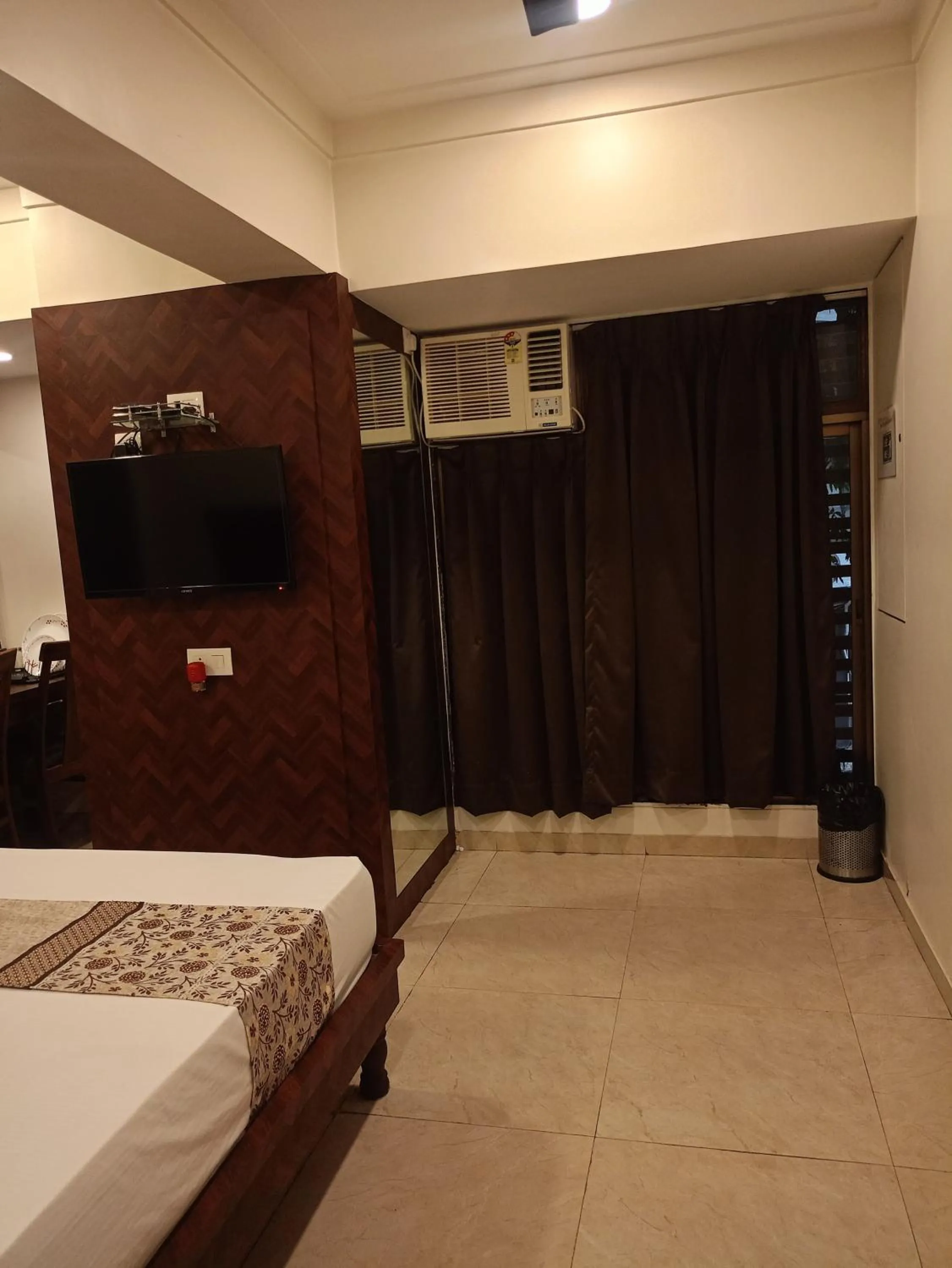 TV and multimedia, Bed in Hotel Dream Inn Thane