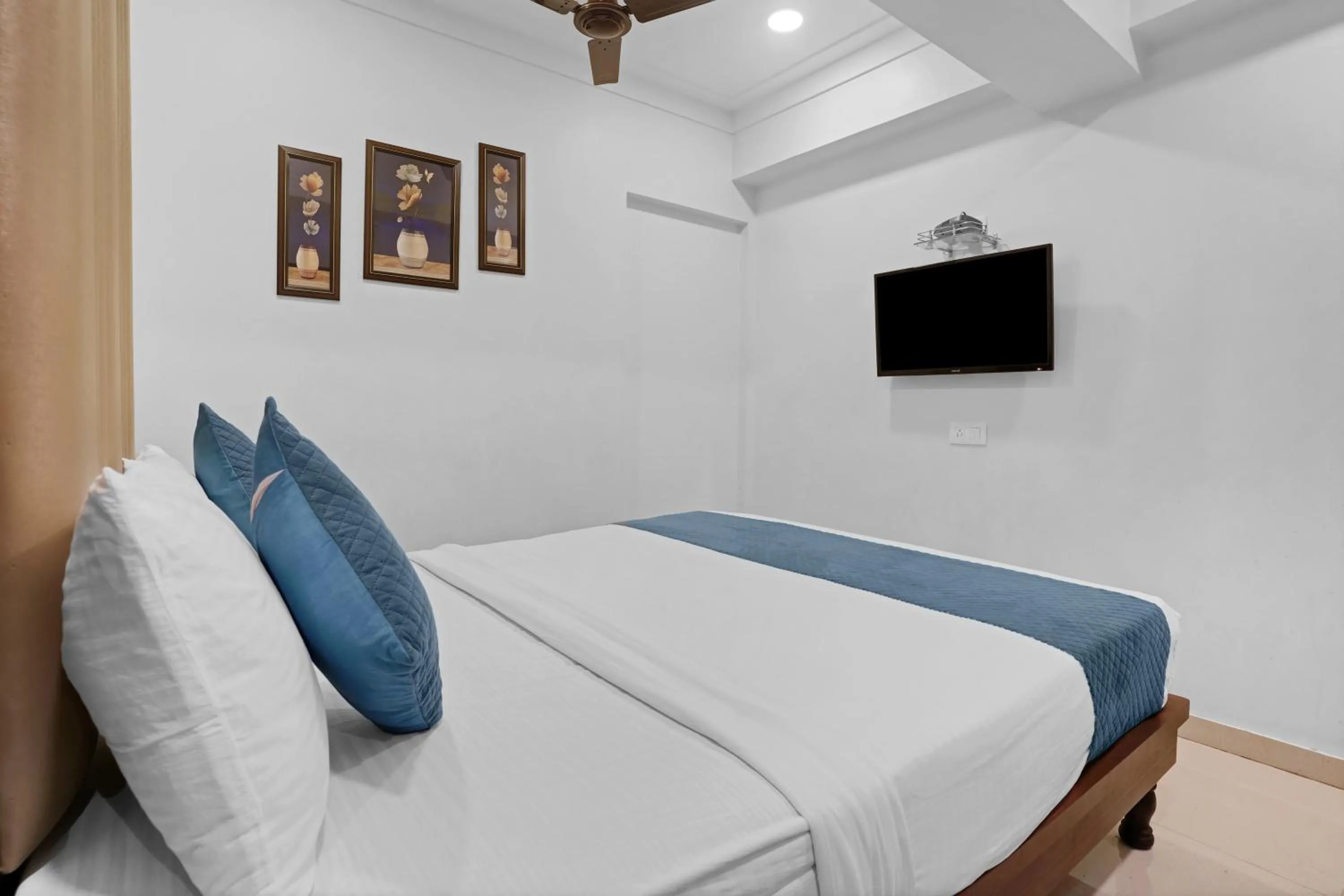 Bed in Hotel Dream Inn Thane