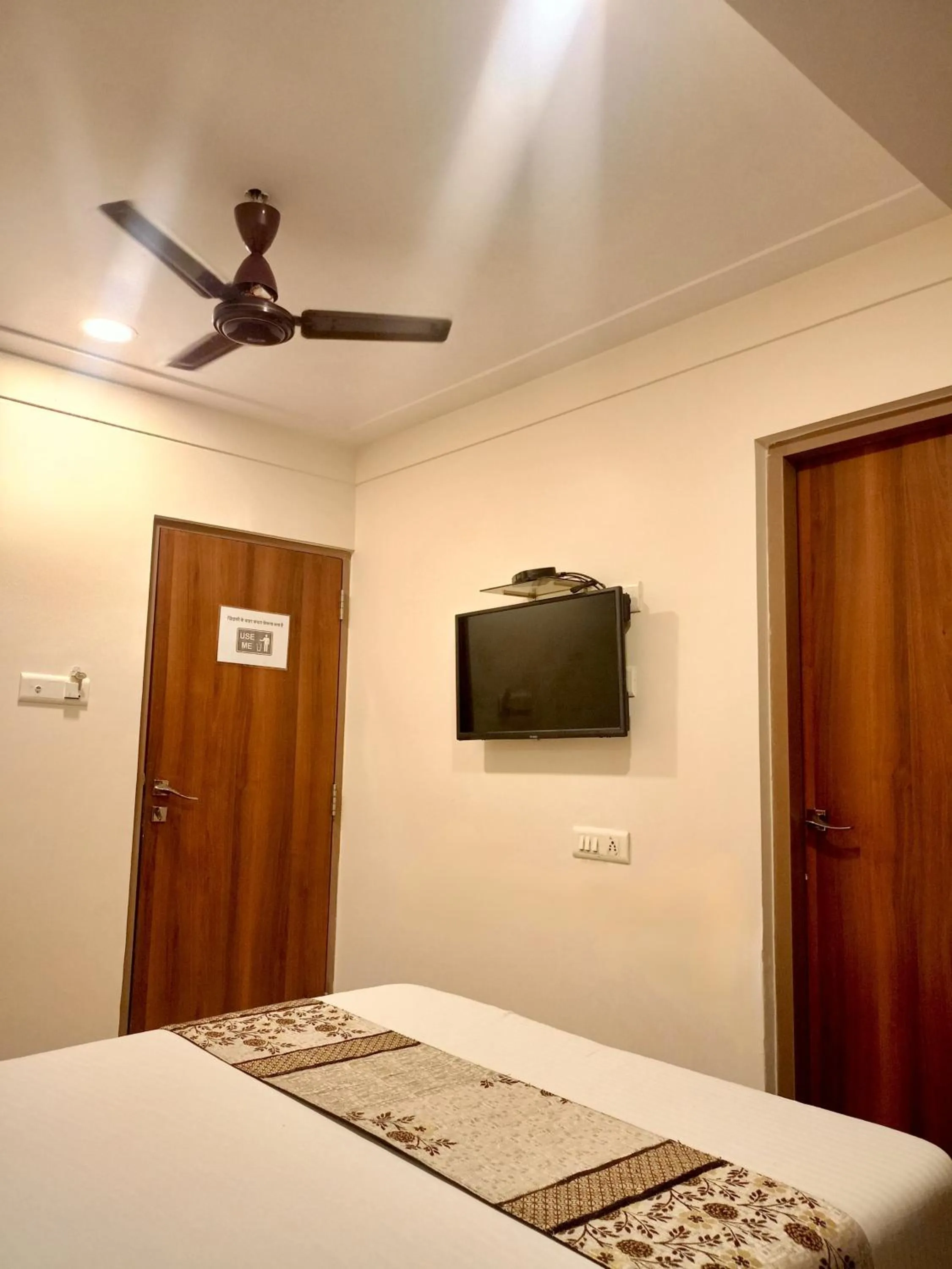 TV and multimedia, Bed in Hotel Dream Inn Thane