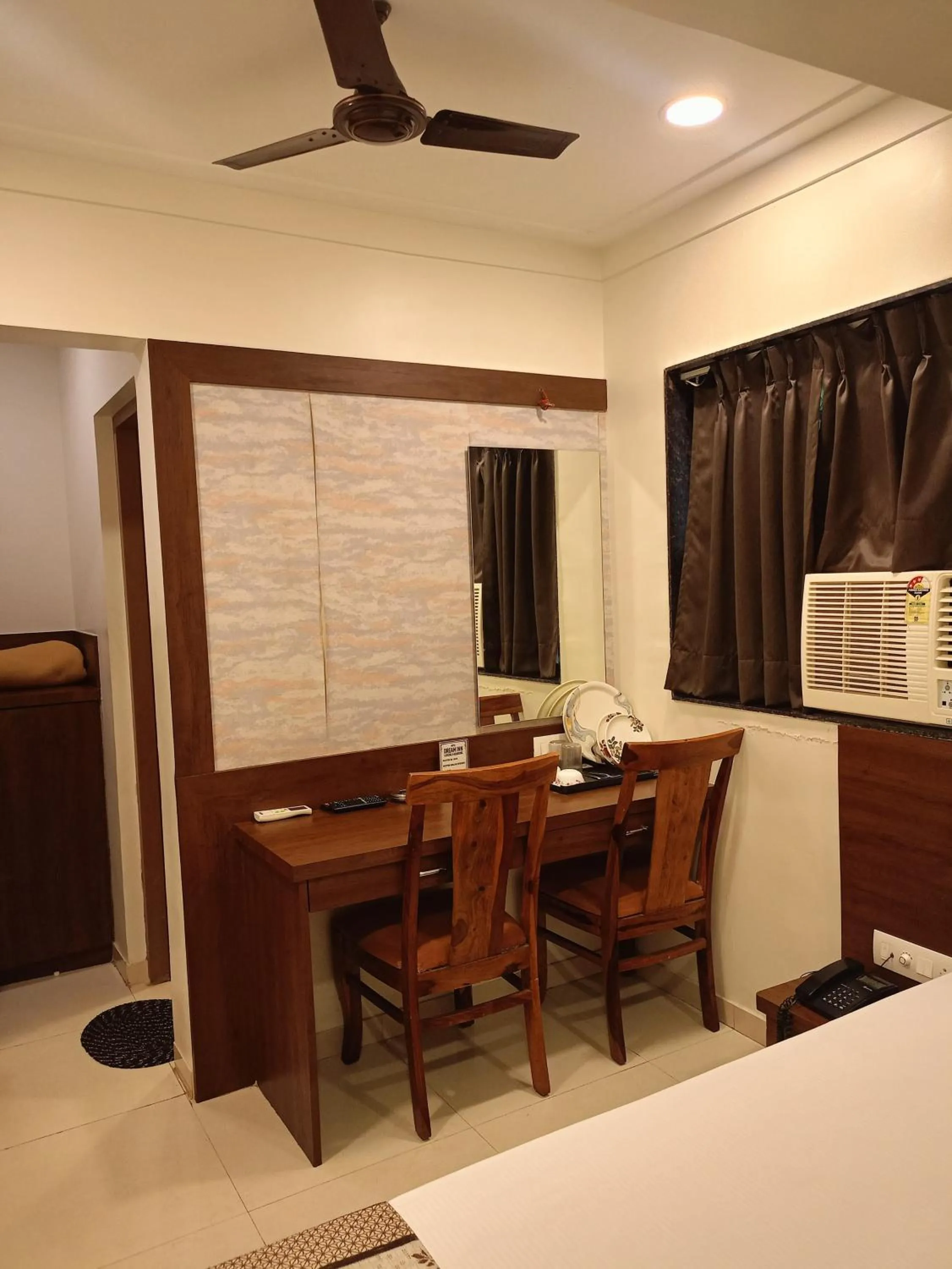 Photo of the whole room in Hotel Dream Inn Thane