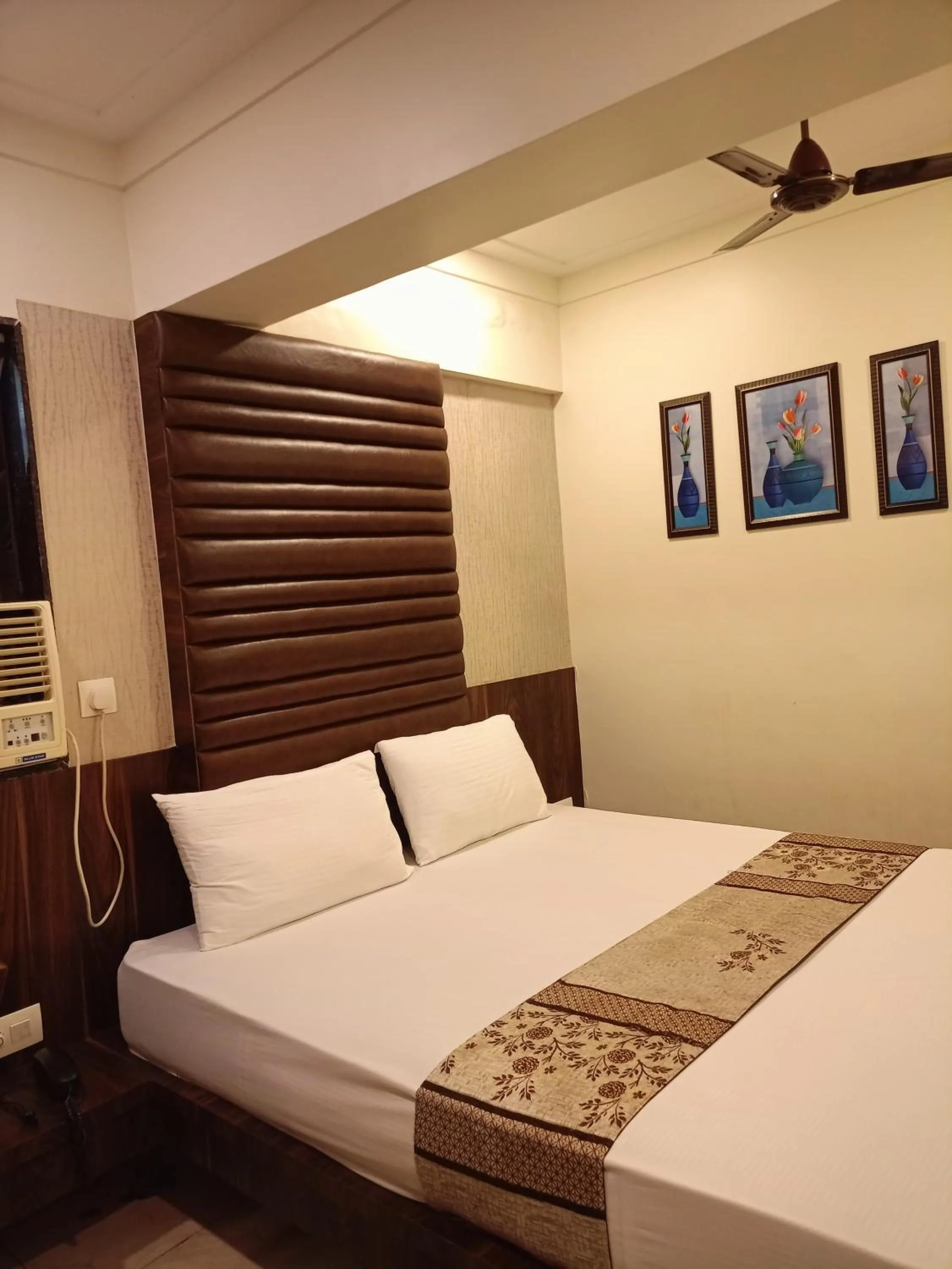 Bed in Hotel Dream Inn Thane