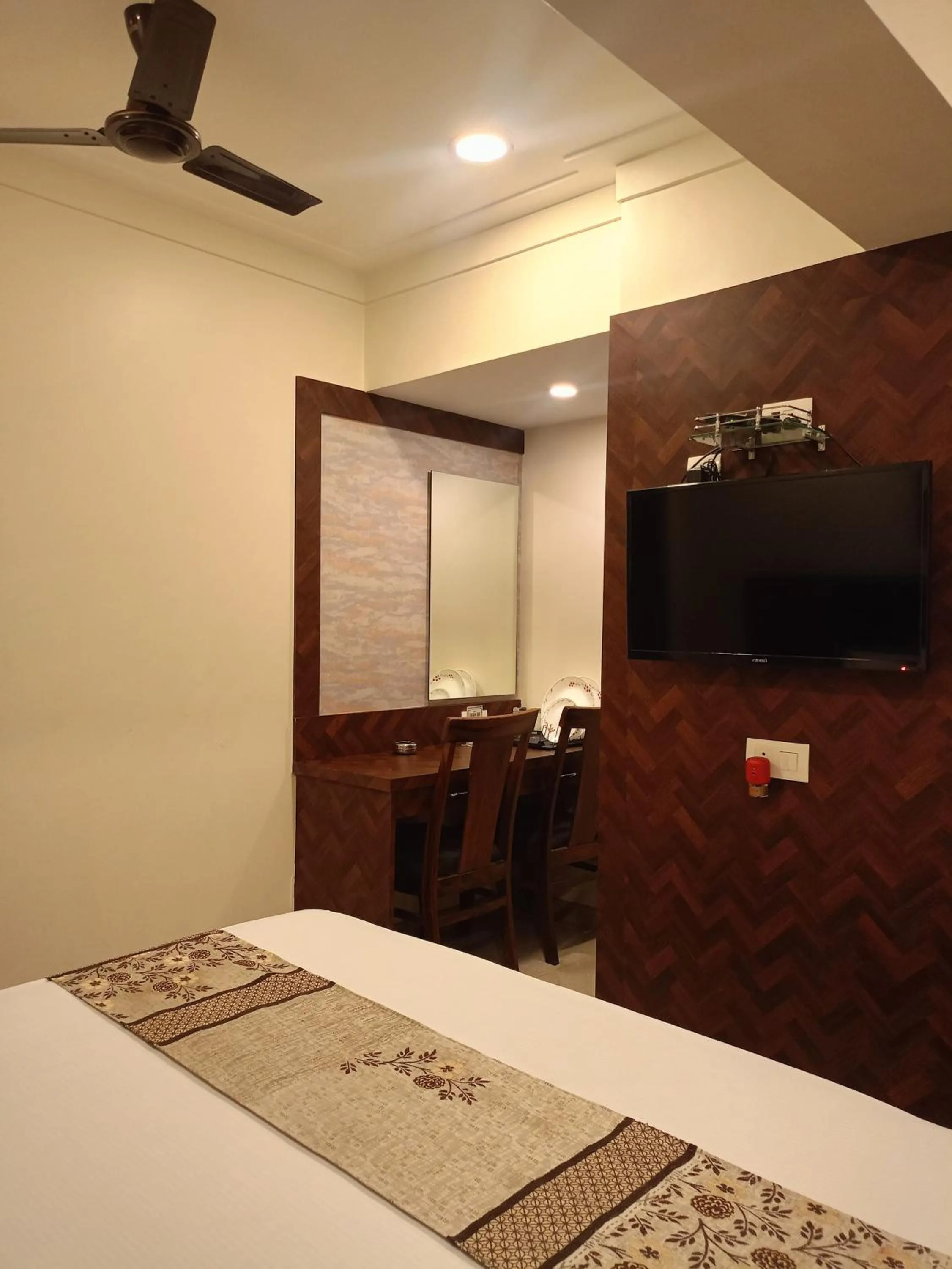 Bed in Hotel Dream Inn Thane