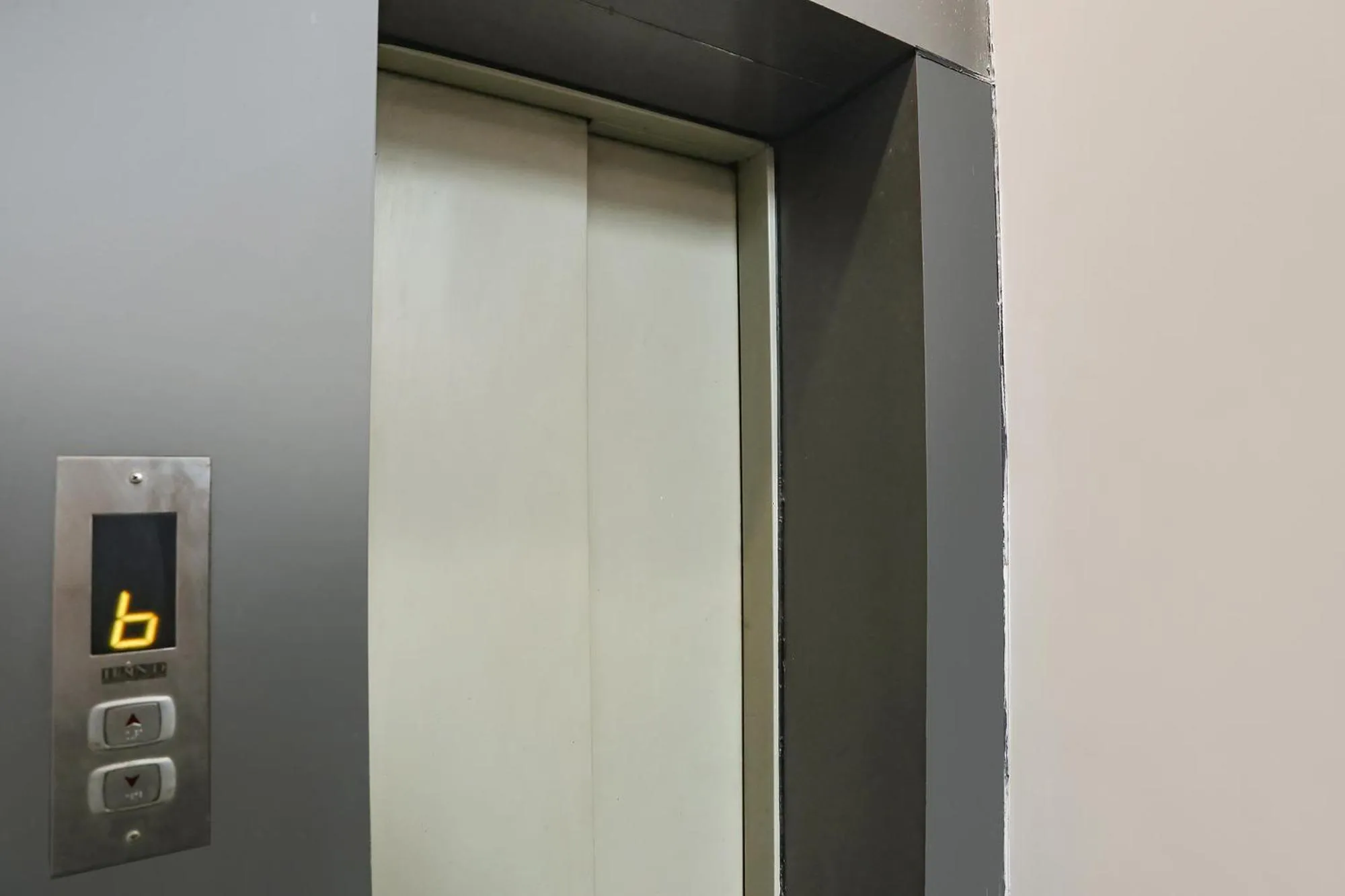 elevator in FabHotel DPS International