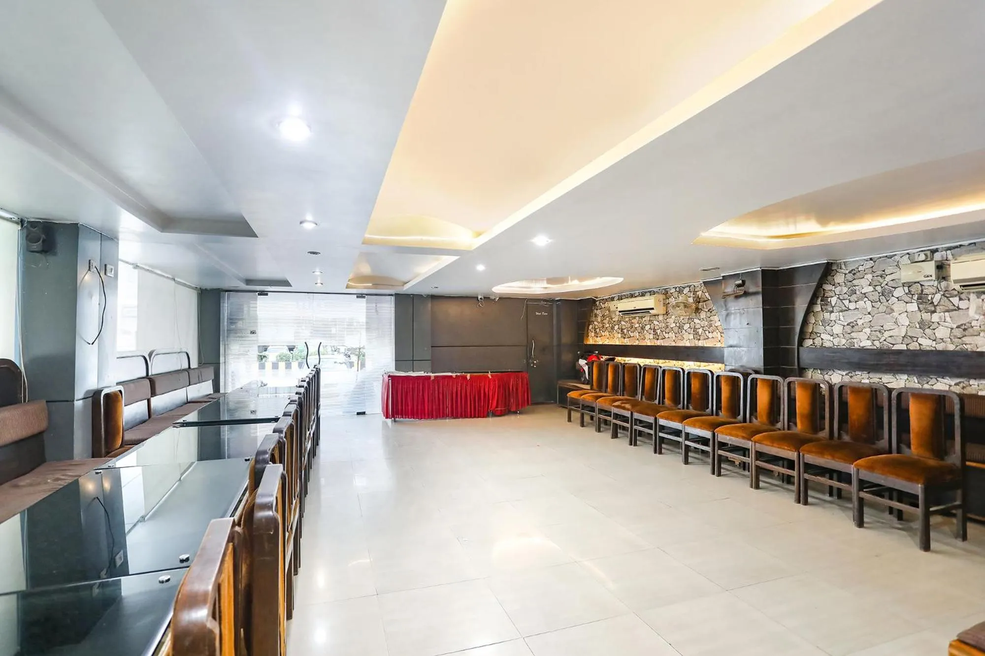 Living room in FabHotel DPS International