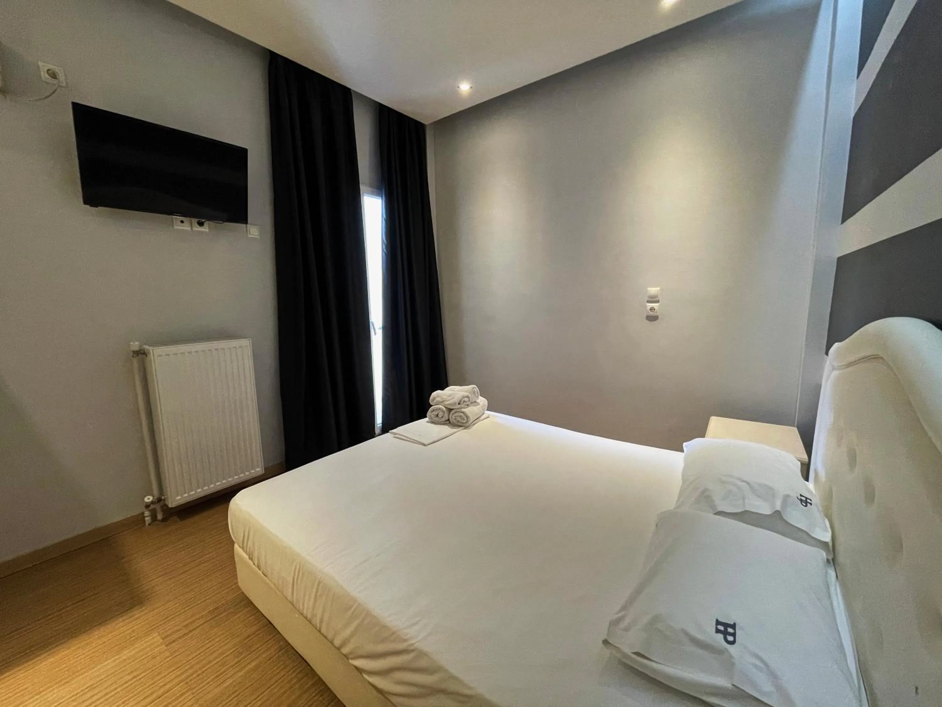 Photo of the whole room, Bed in Platon Hotel