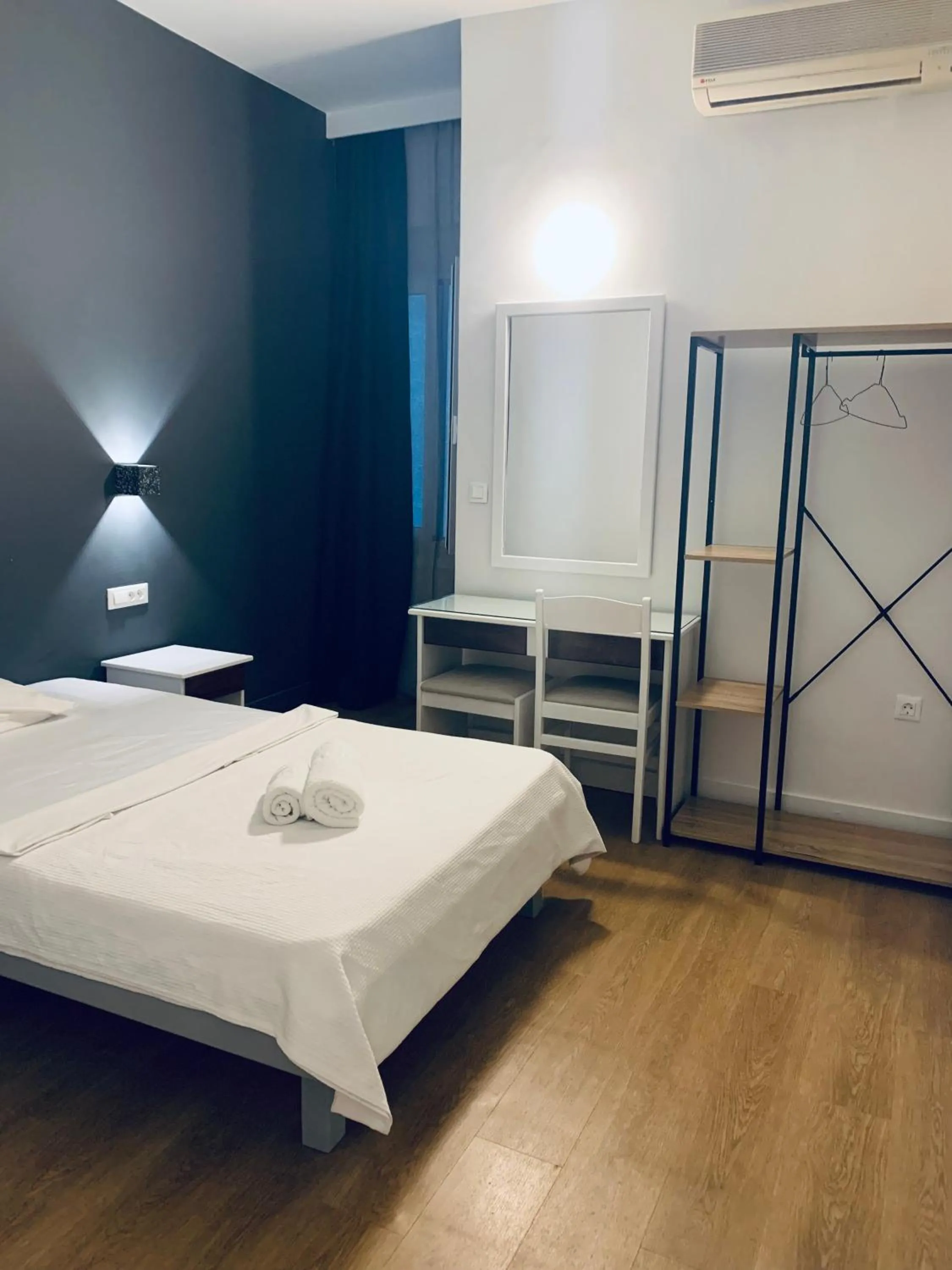 Bedroom, Bed in Platon Hotel