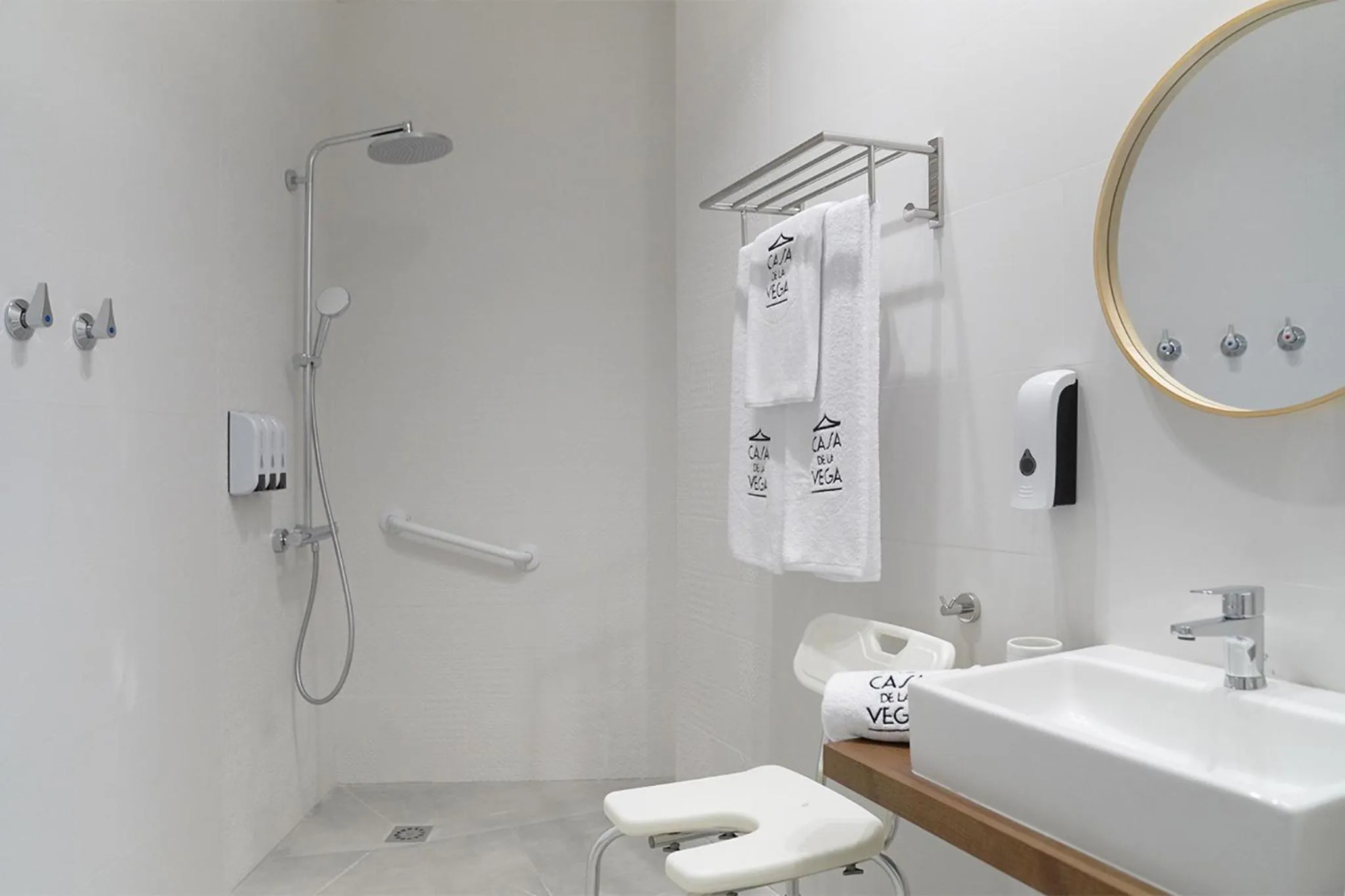 Shower in CASA DE LA VEGA SUITES