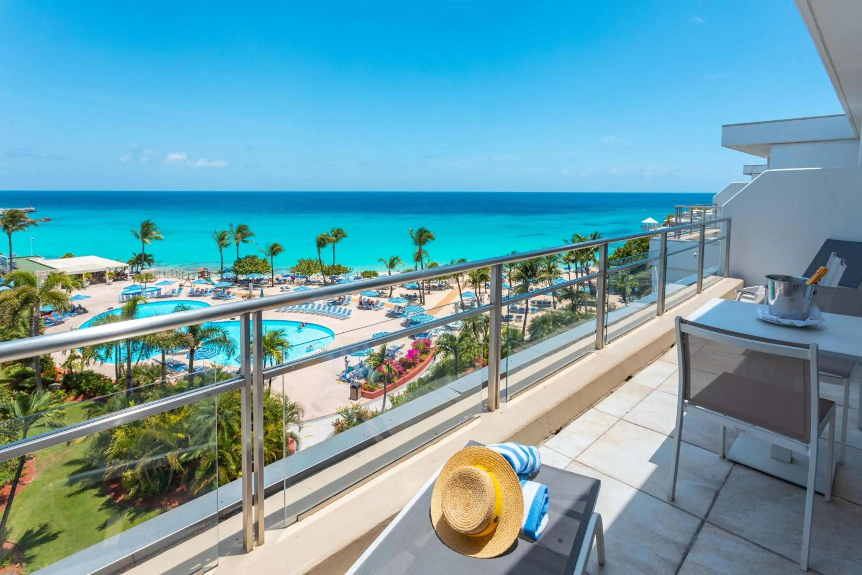 Property building in Royal Islander Club Resort La Plage