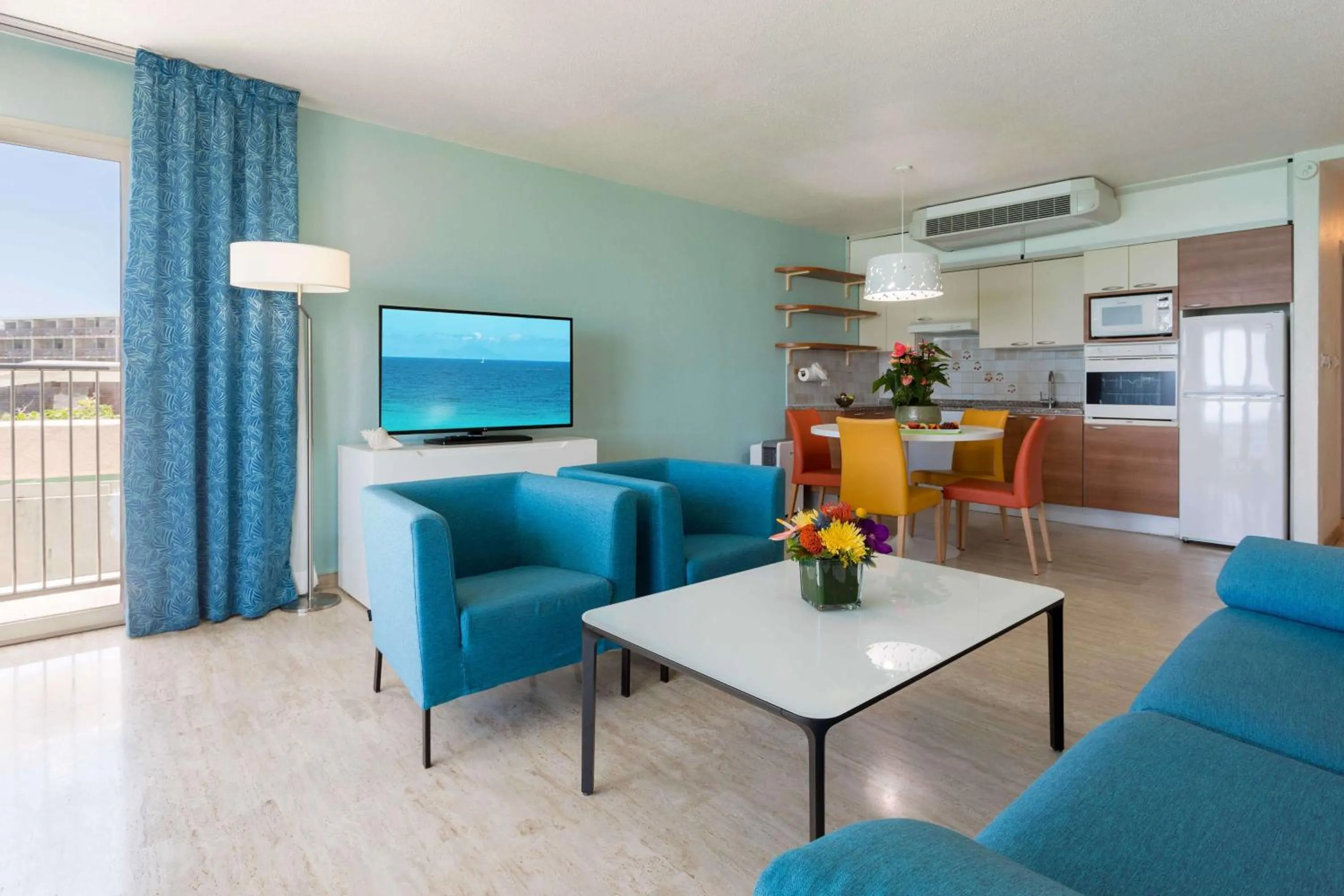 Kitchen or kitchenette in Royal Islander Club Resort La Plage