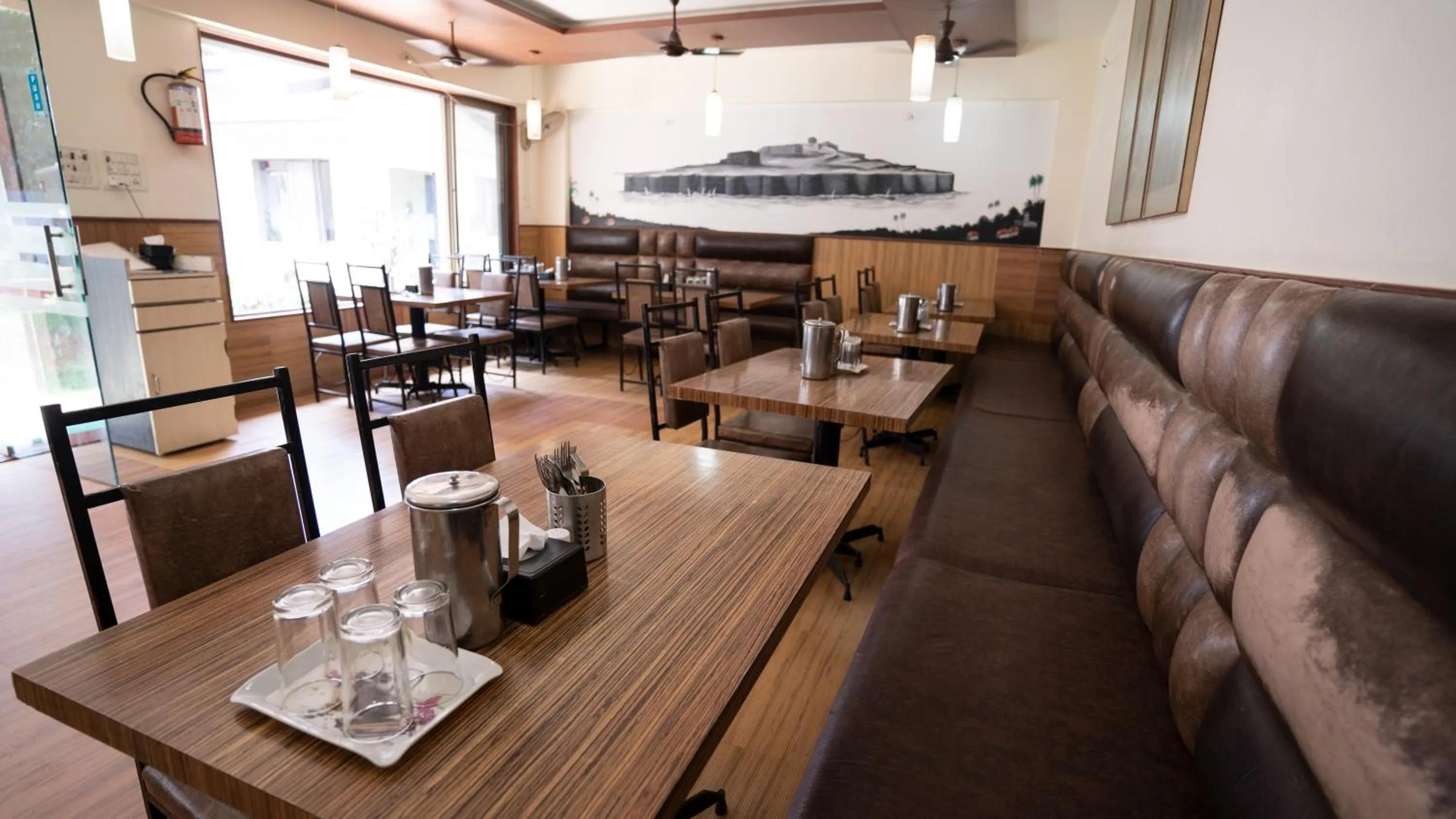 Restaurant/places to eat in Ruturaj Inn Alibag