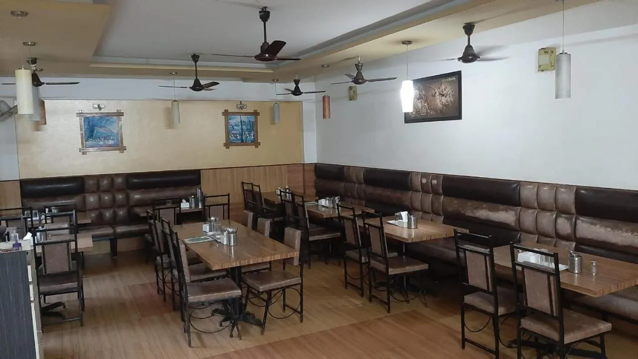 Restaurant/places to eat in Ruturaj Inn Alibag