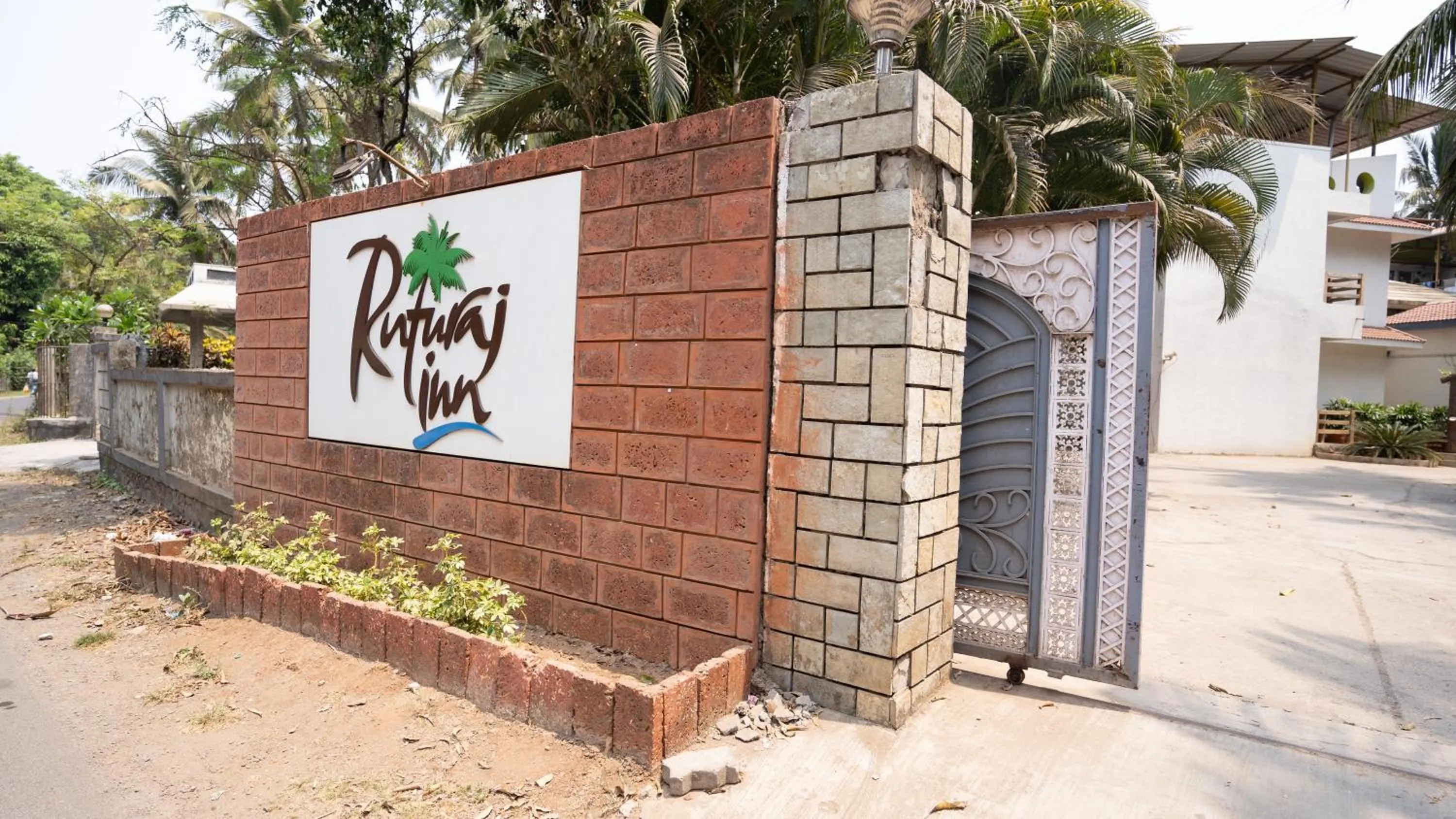 Facade/entrance in Ruturaj Inn Alibag