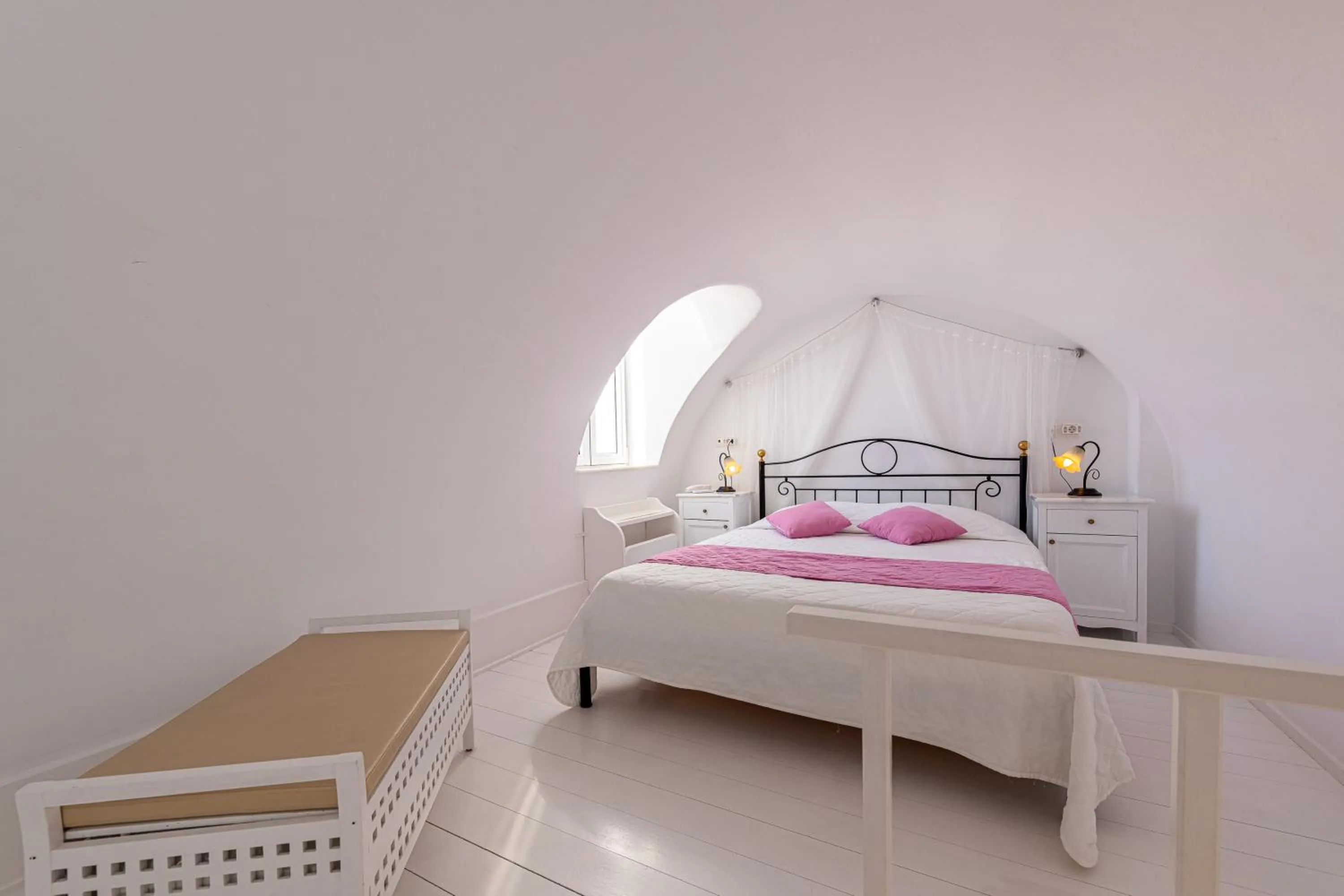 Bed in Reverie Santorini Hotel