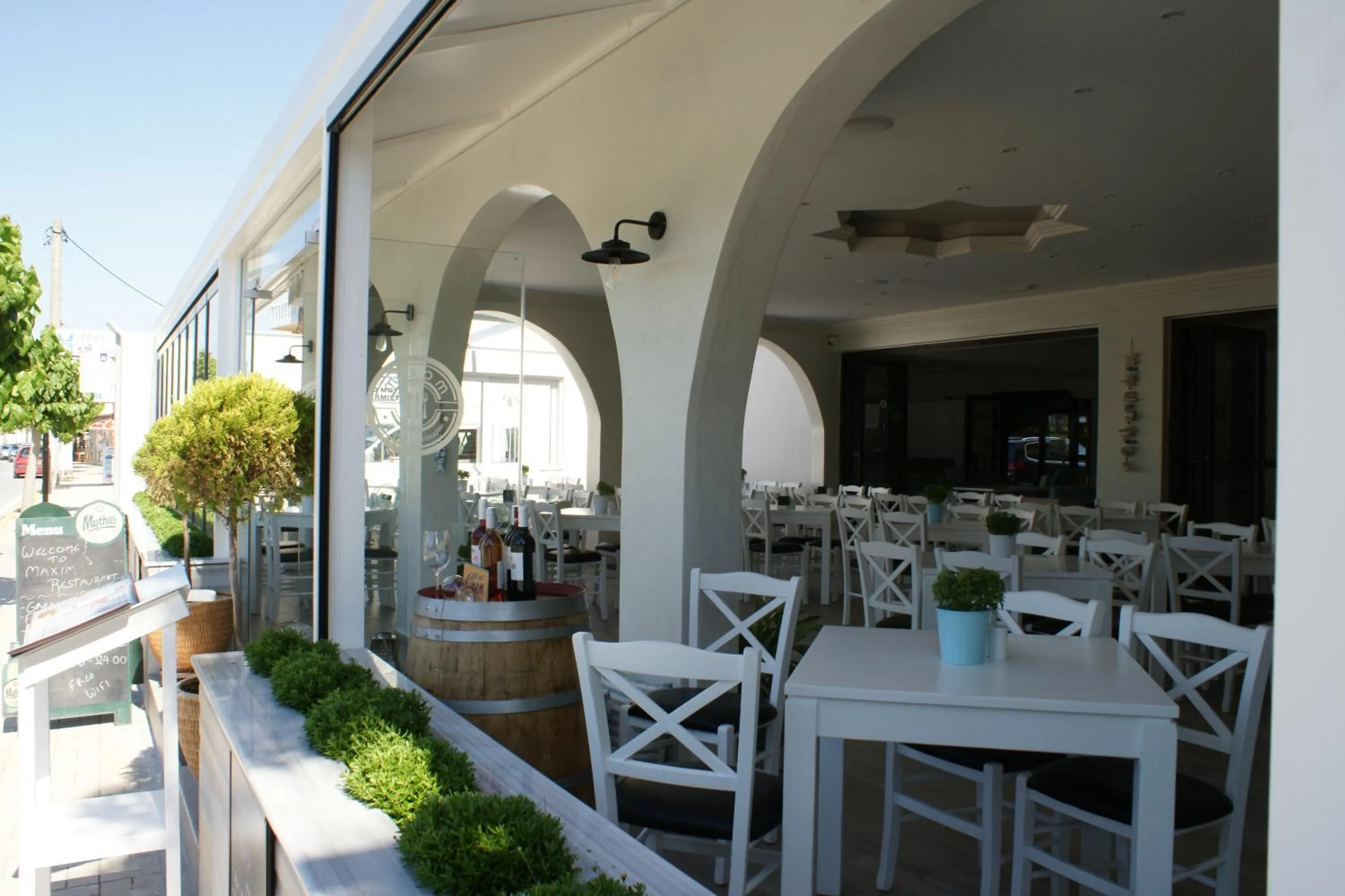 Restaurant/places to eat in Castro Hotel