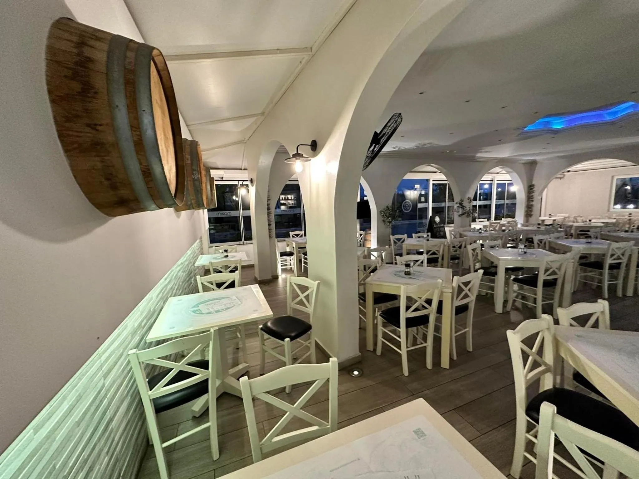 Restaurant/places to eat in Castro Hotel