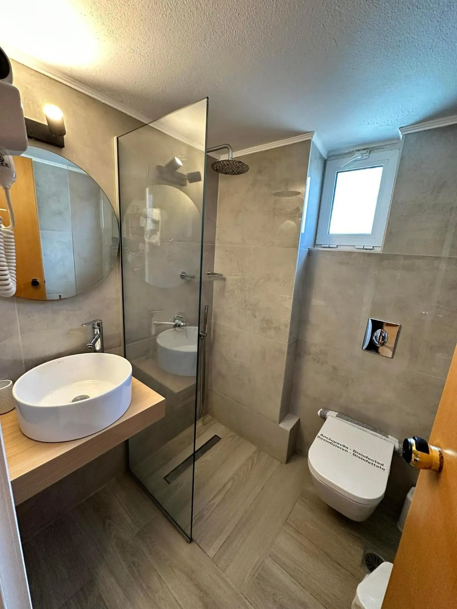 Shower in Castro Hotel