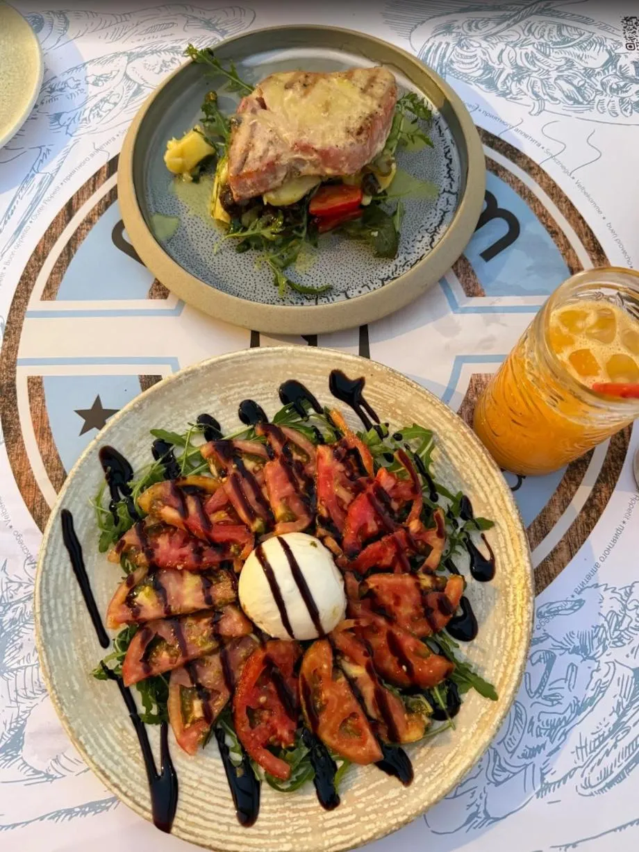 Restaurant/places to eat in Castro Hotel