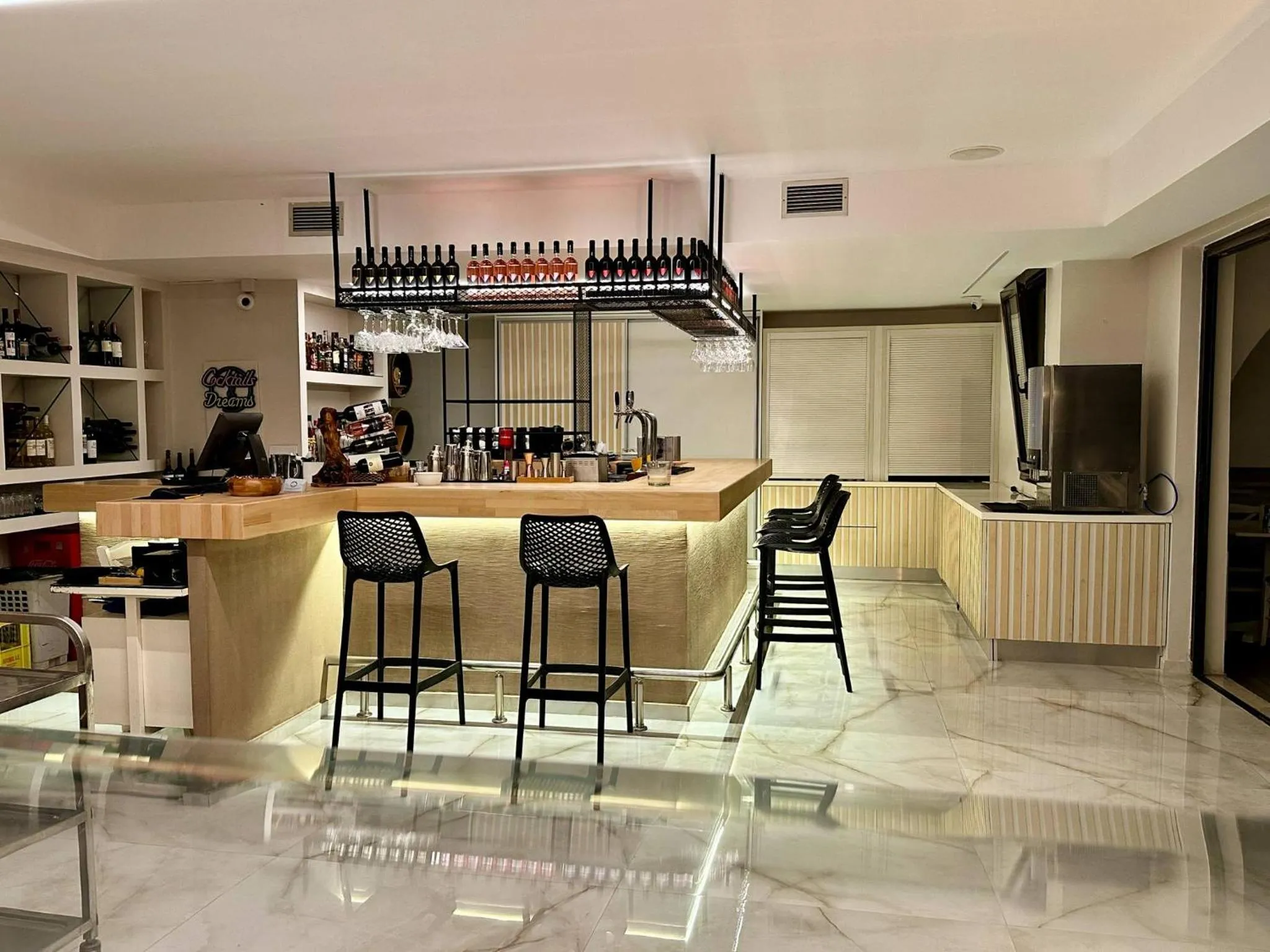 Restaurant/places to eat in Castro Hotel