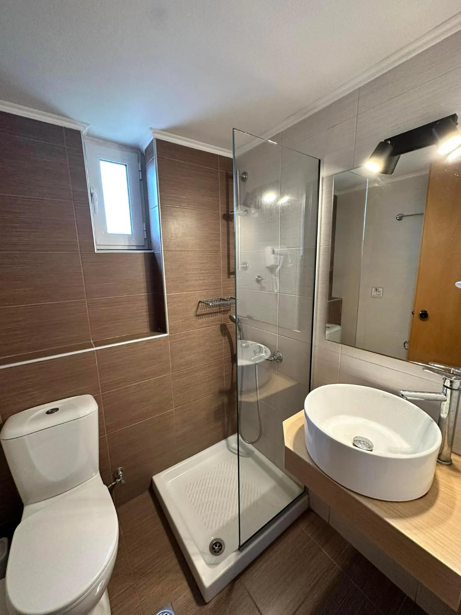 Shower in Castro Hotel