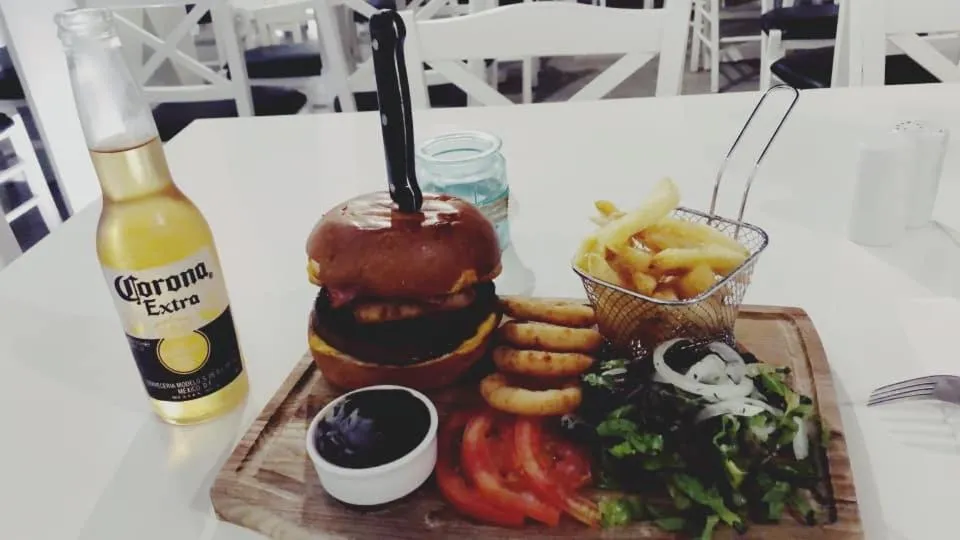 Restaurant/places to eat in Castro Hotel