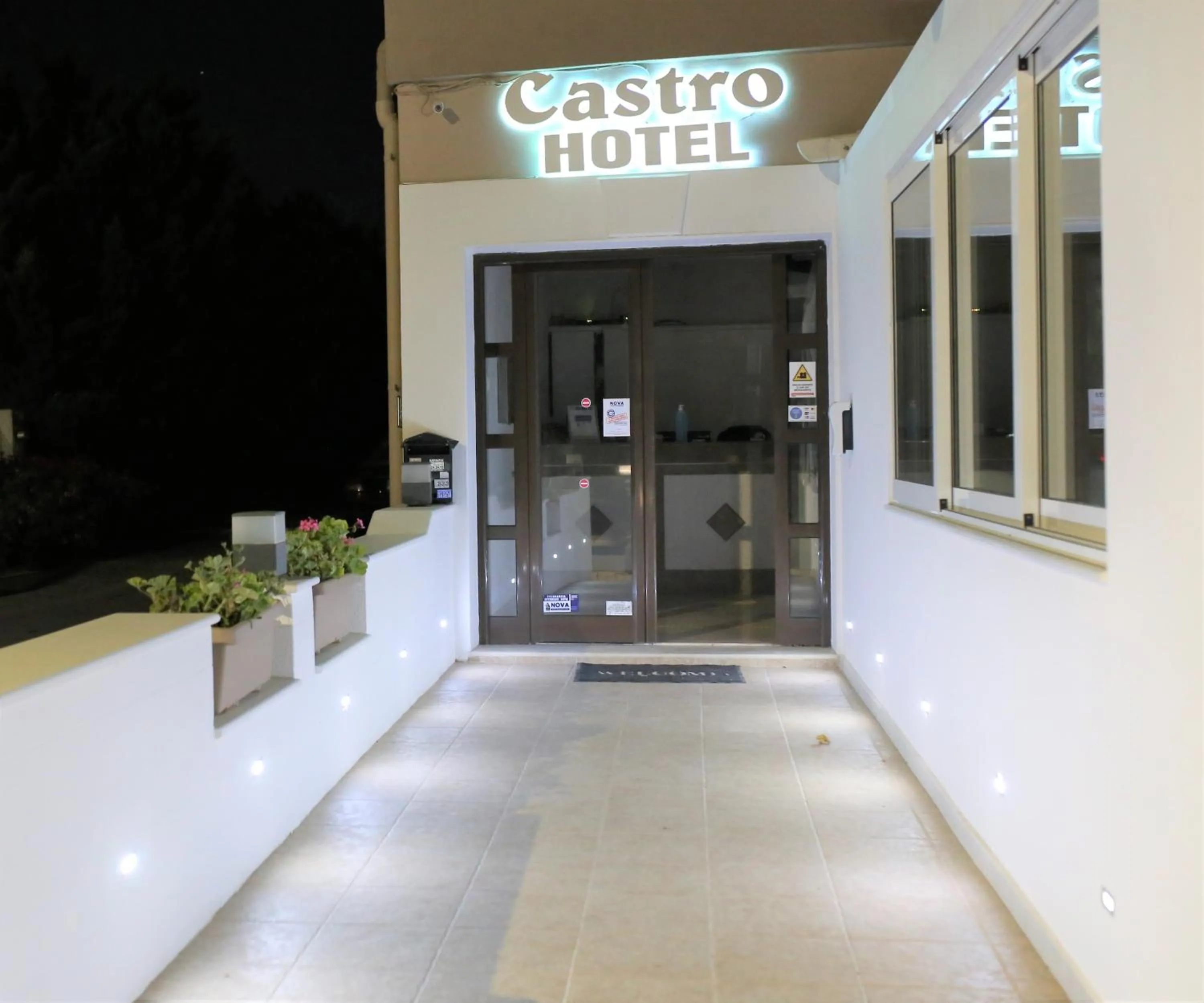 Facade/entrance in Castro Hotel