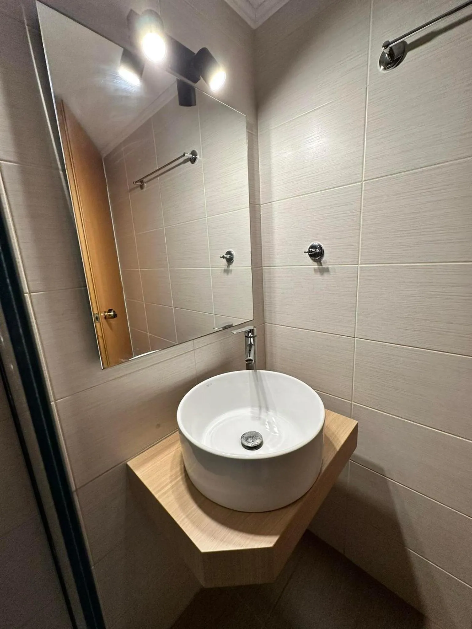 Shower in Castro Hotel