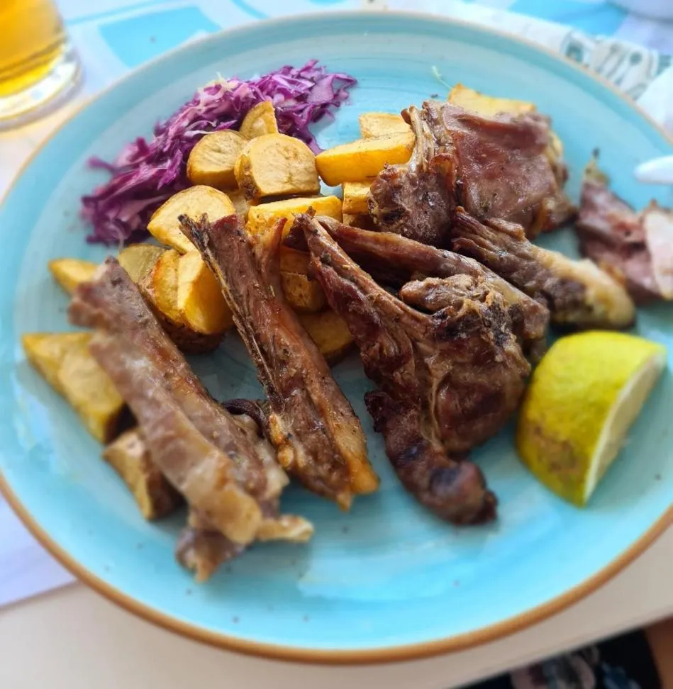 Restaurant/places to eat in Castro Hotel