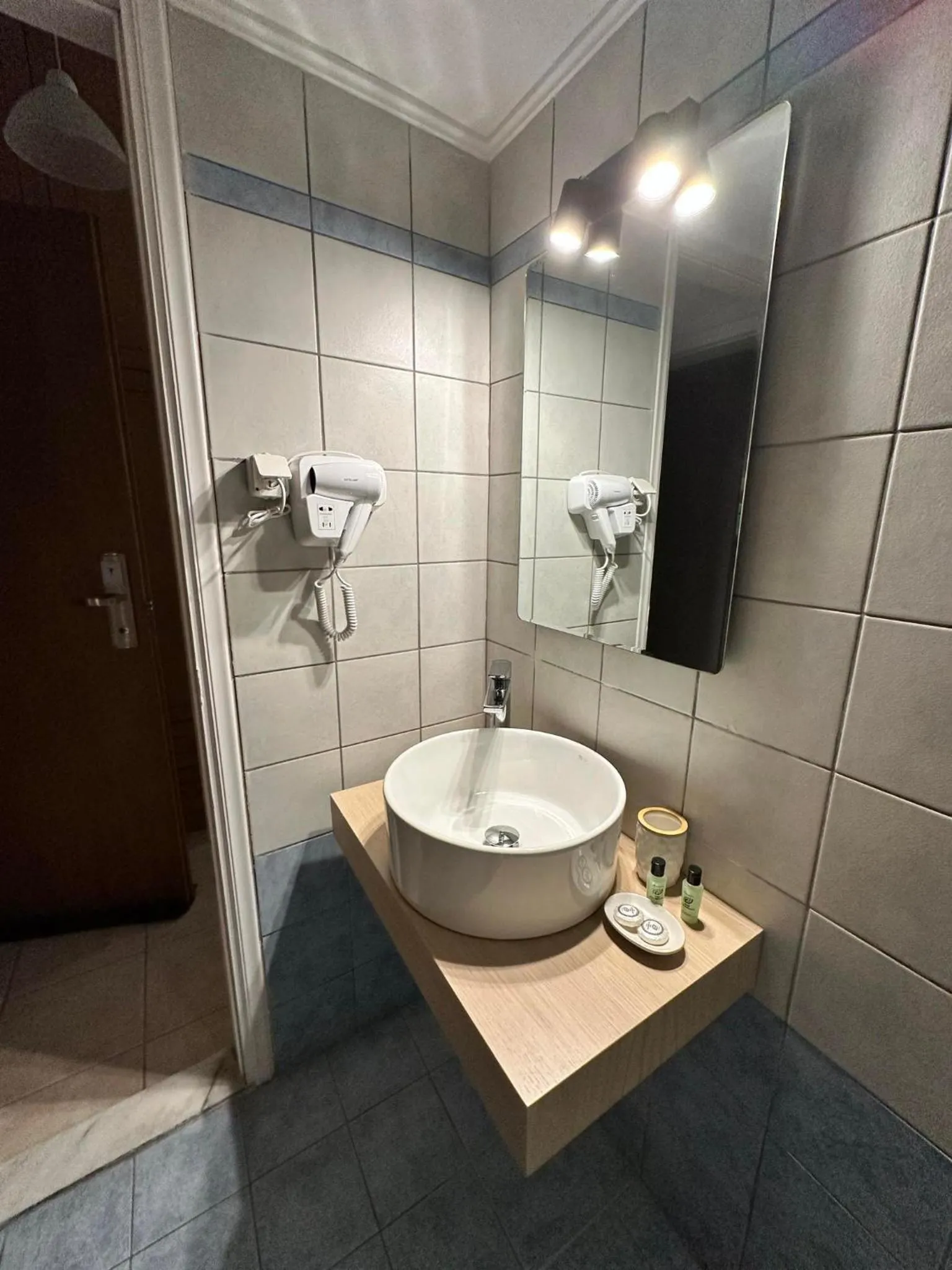 Shower in Castro Hotel