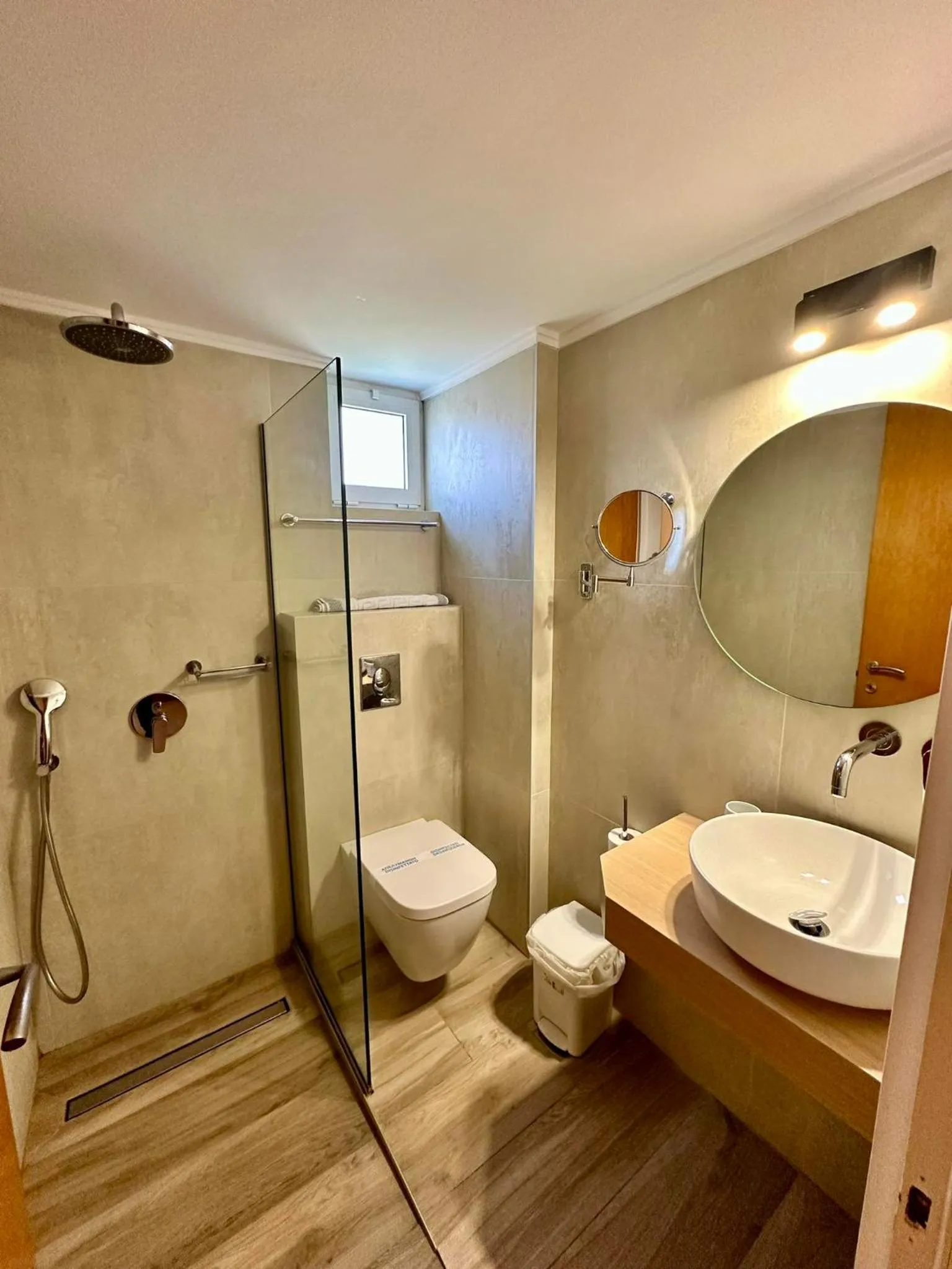 Shower in Castro Hotel