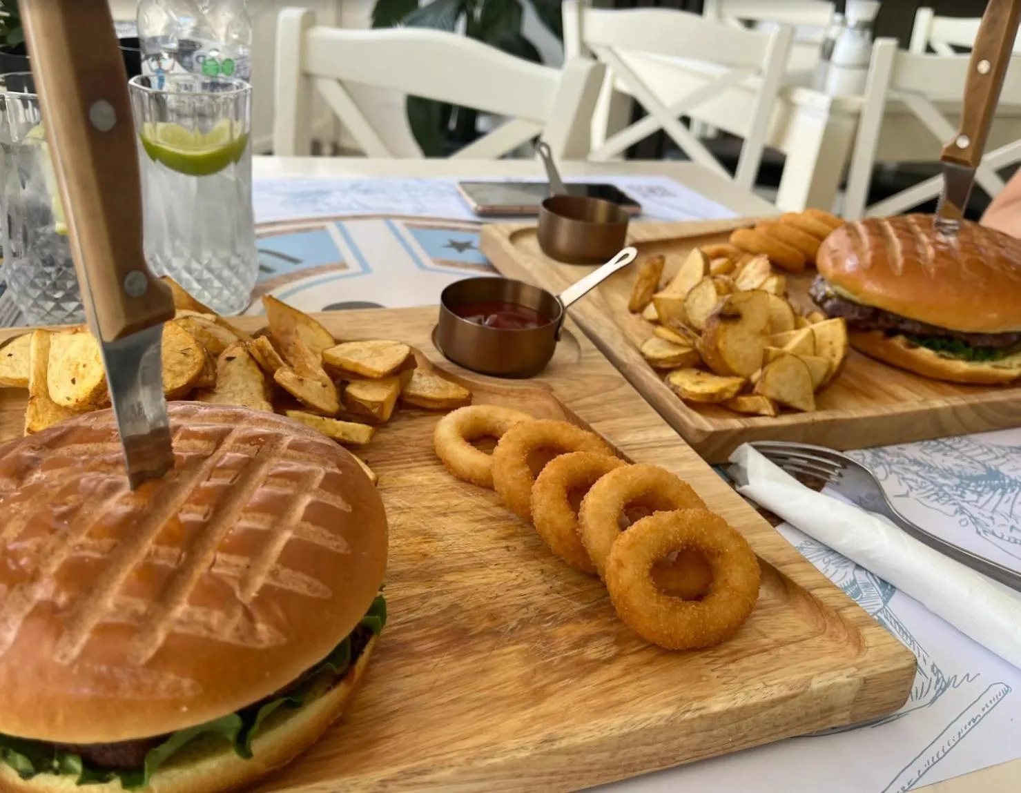 Restaurant/places to eat in Castro Hotel