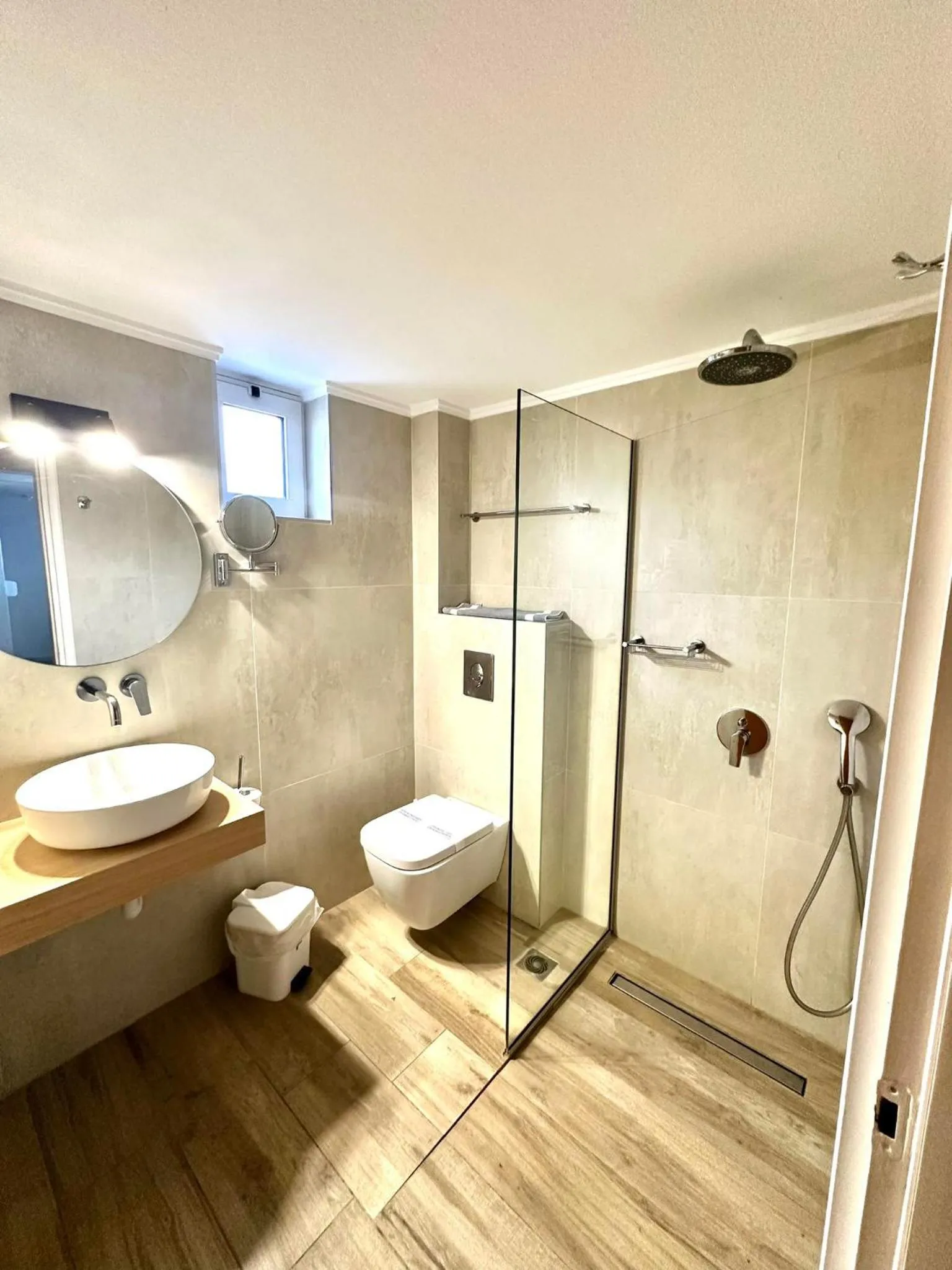 Shower in Castro Hotel