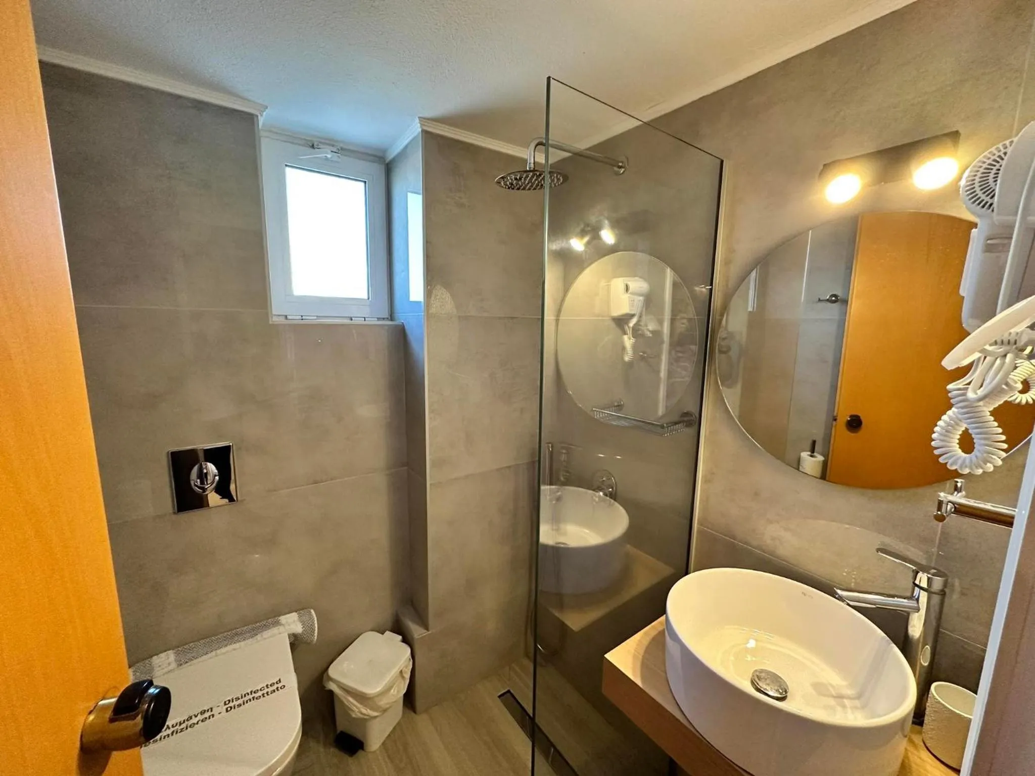 Shower in Castro Hotel