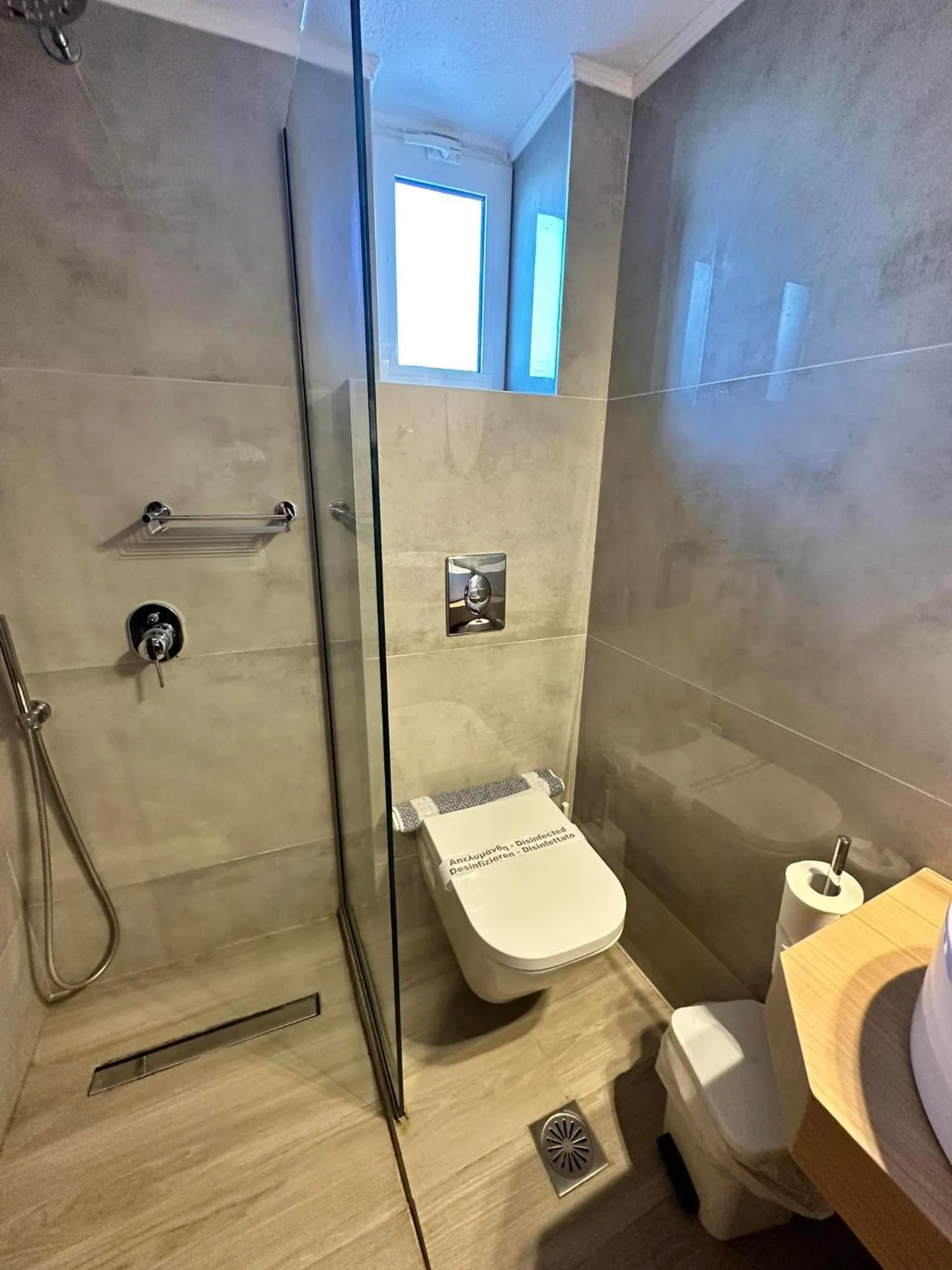 Shower in Castro Hotel