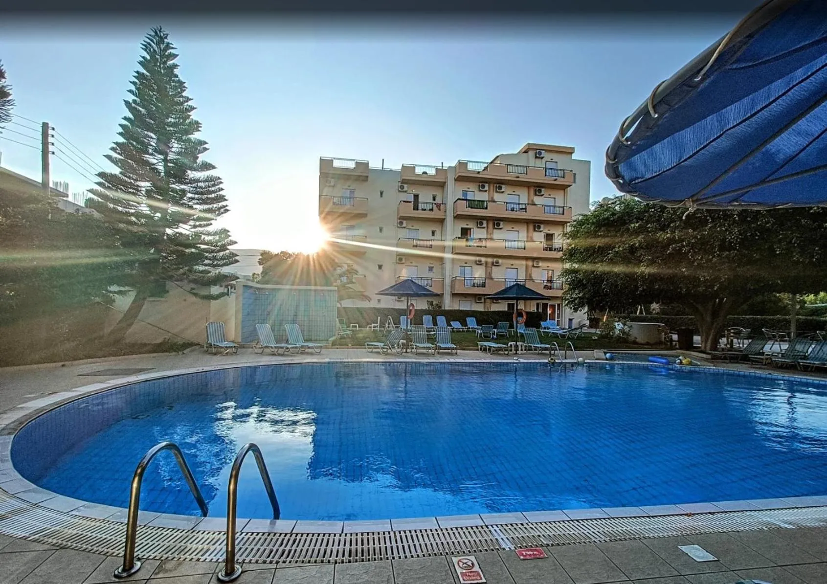 Property building in Castro Hotel