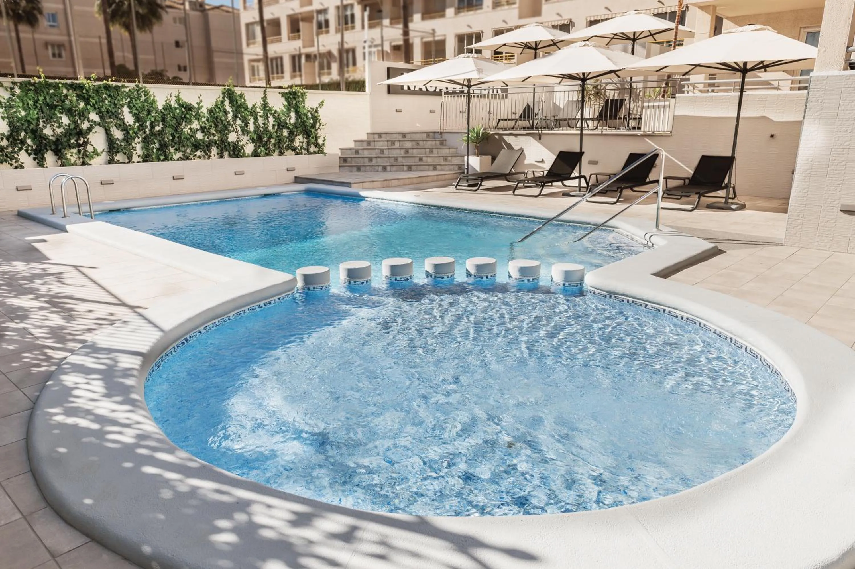 Swimming pool in Nacavi Albir Aparthotel