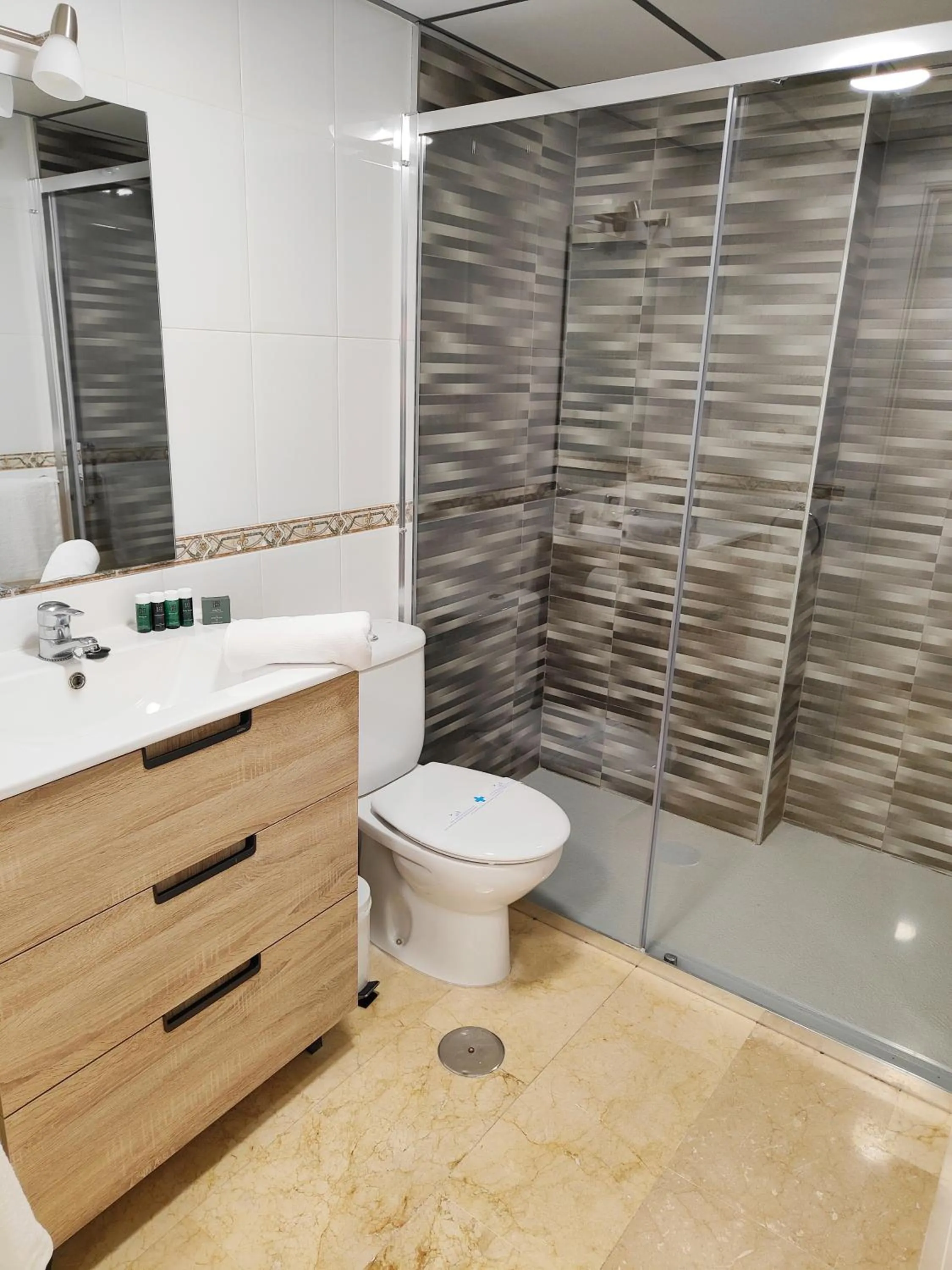 Shower in Nacavi Albir Aparthotel