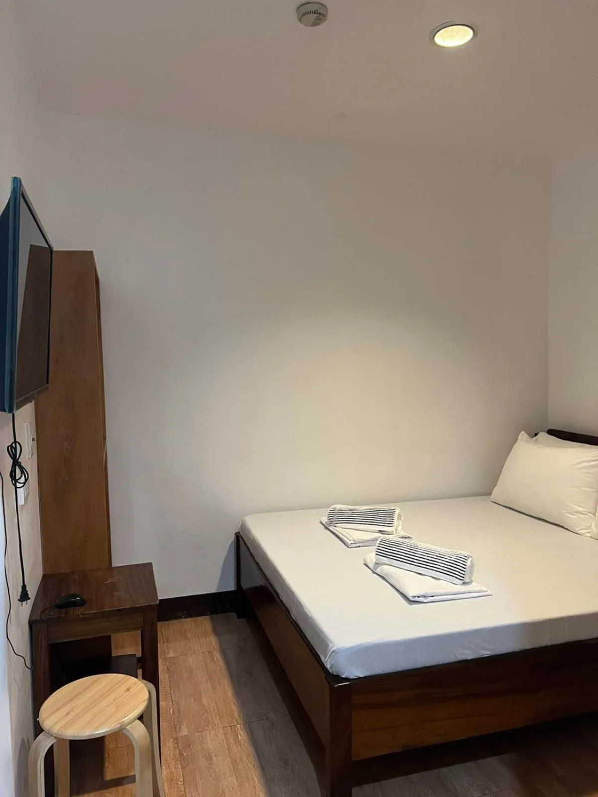 Bed in Sonora's Inn, Coron