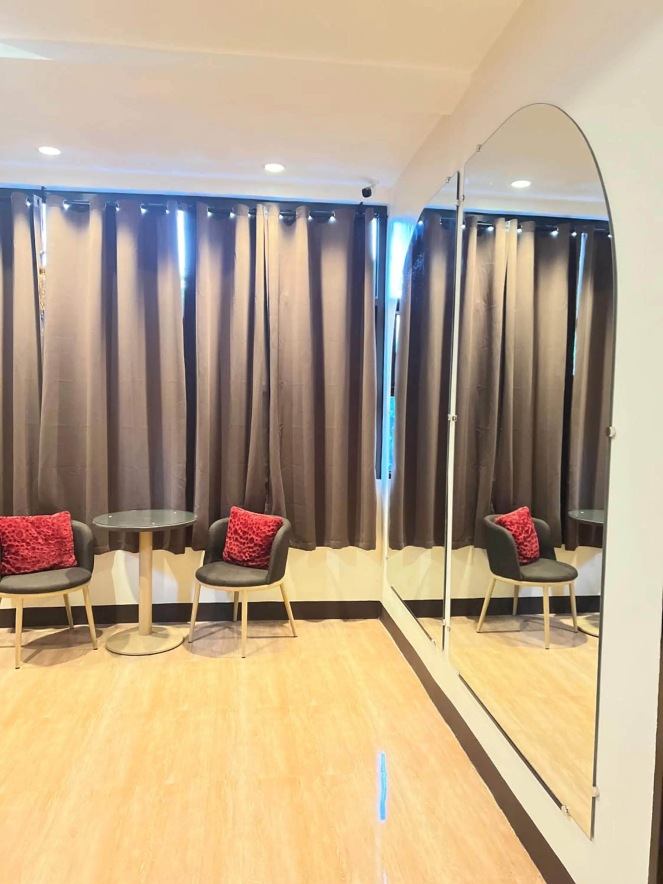 Living room in Sonora's Inn, Coron