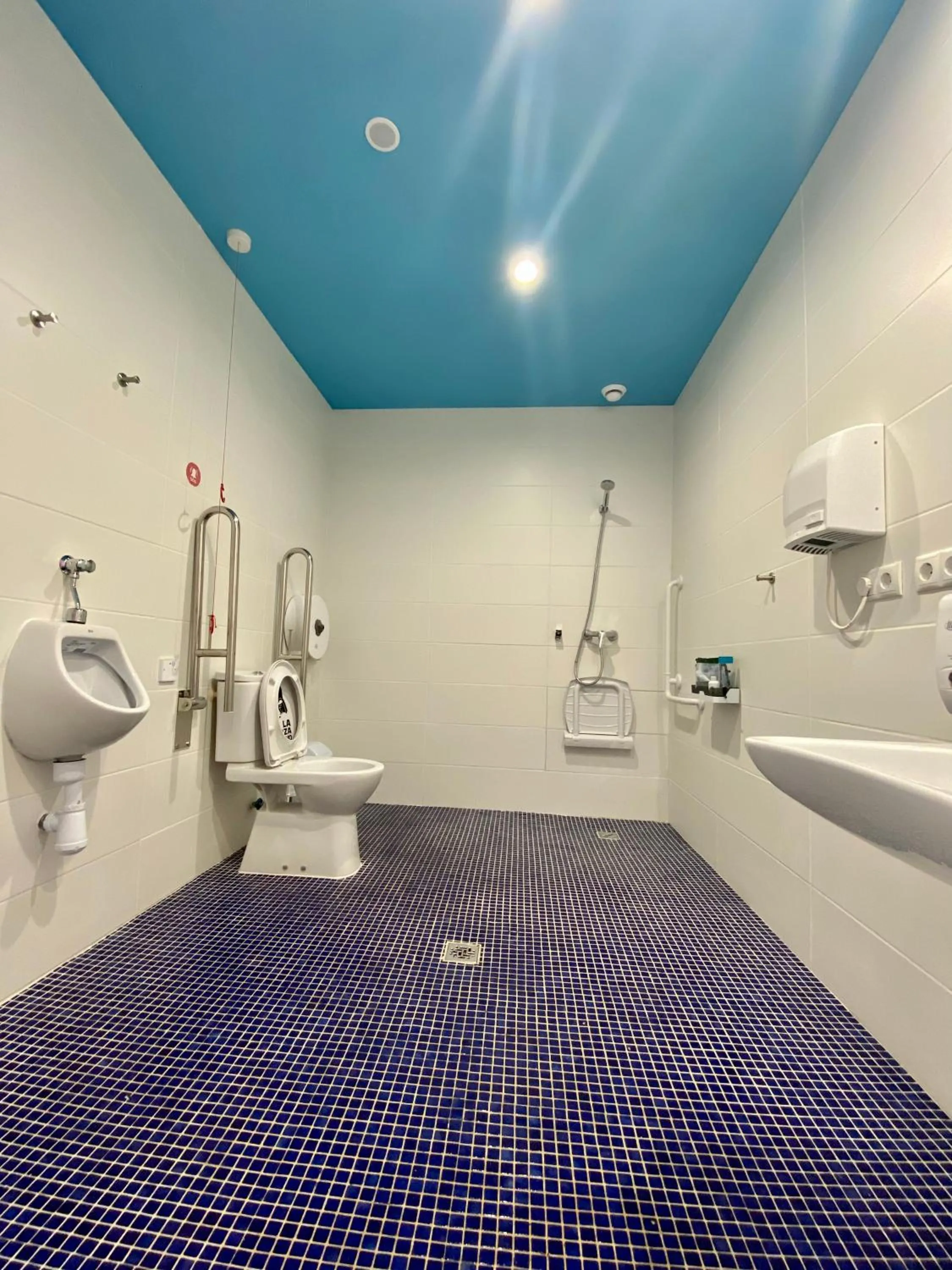 We Street Hostel - Albergue