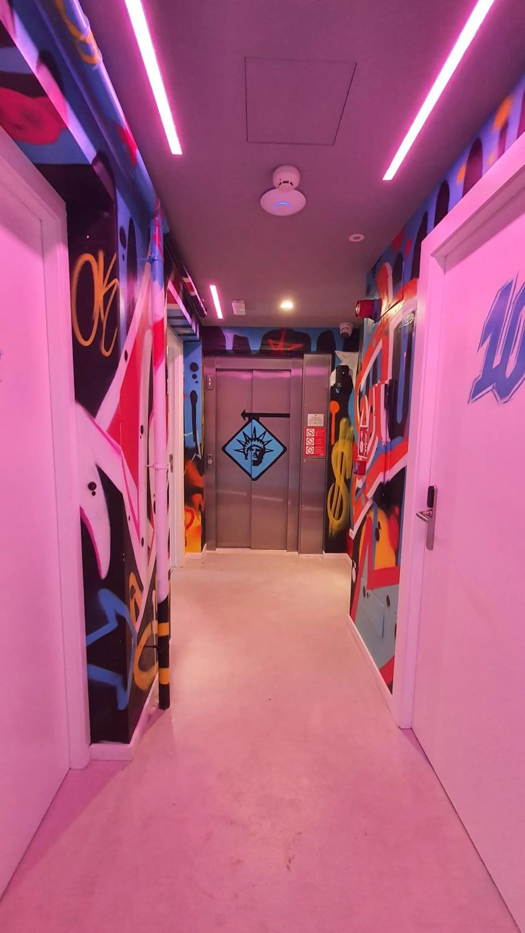 We Street Hostel - Albergue