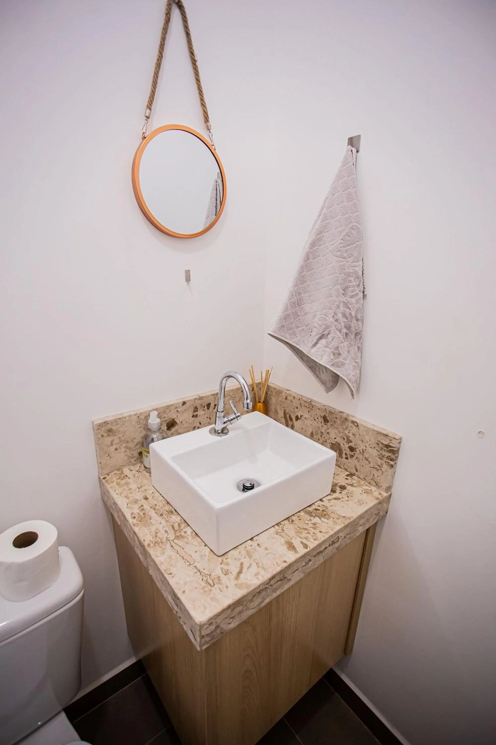 Bathroom in Completa casa apenas 700m da praia