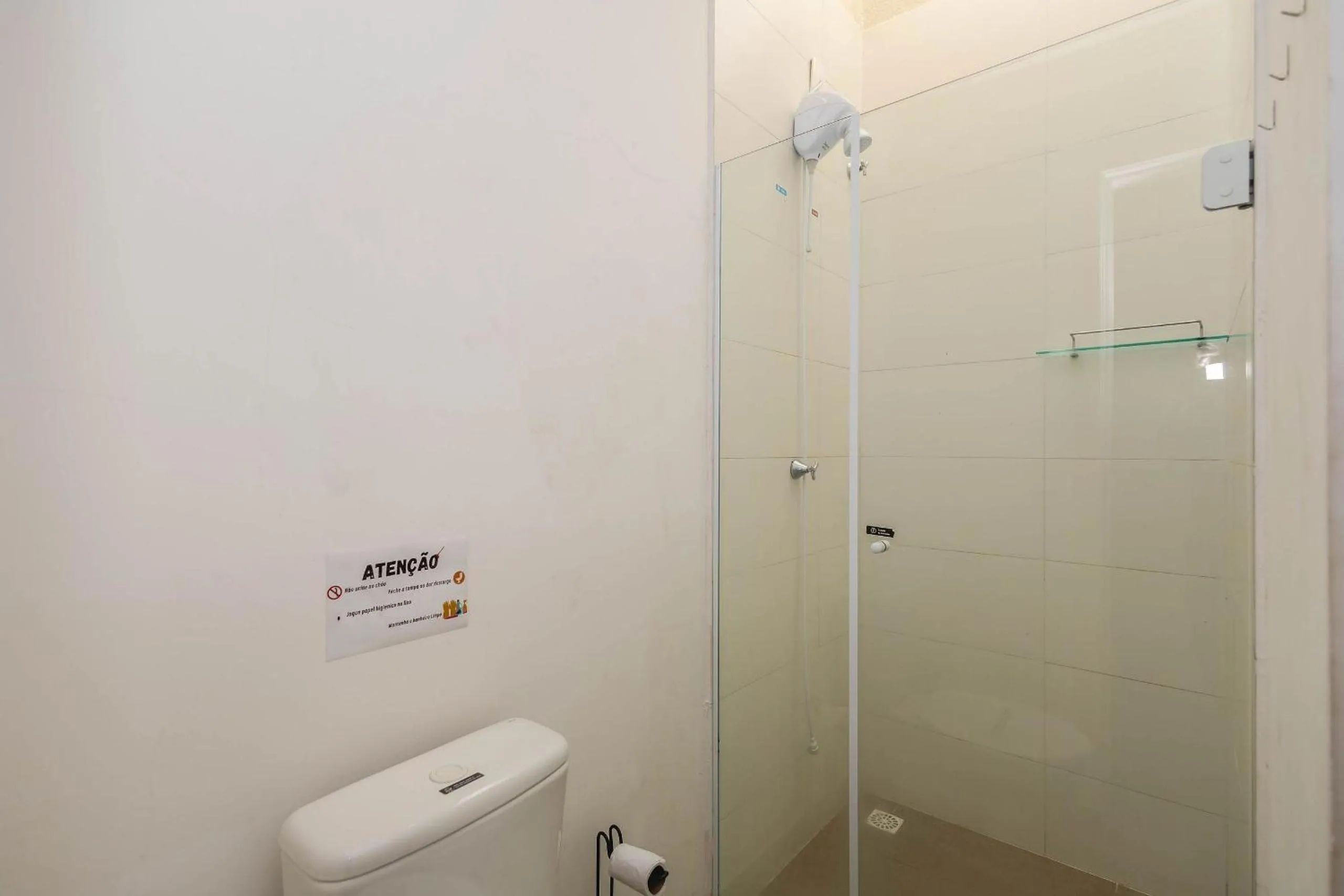 Bathroom in Completa casa apenas 700m da praia